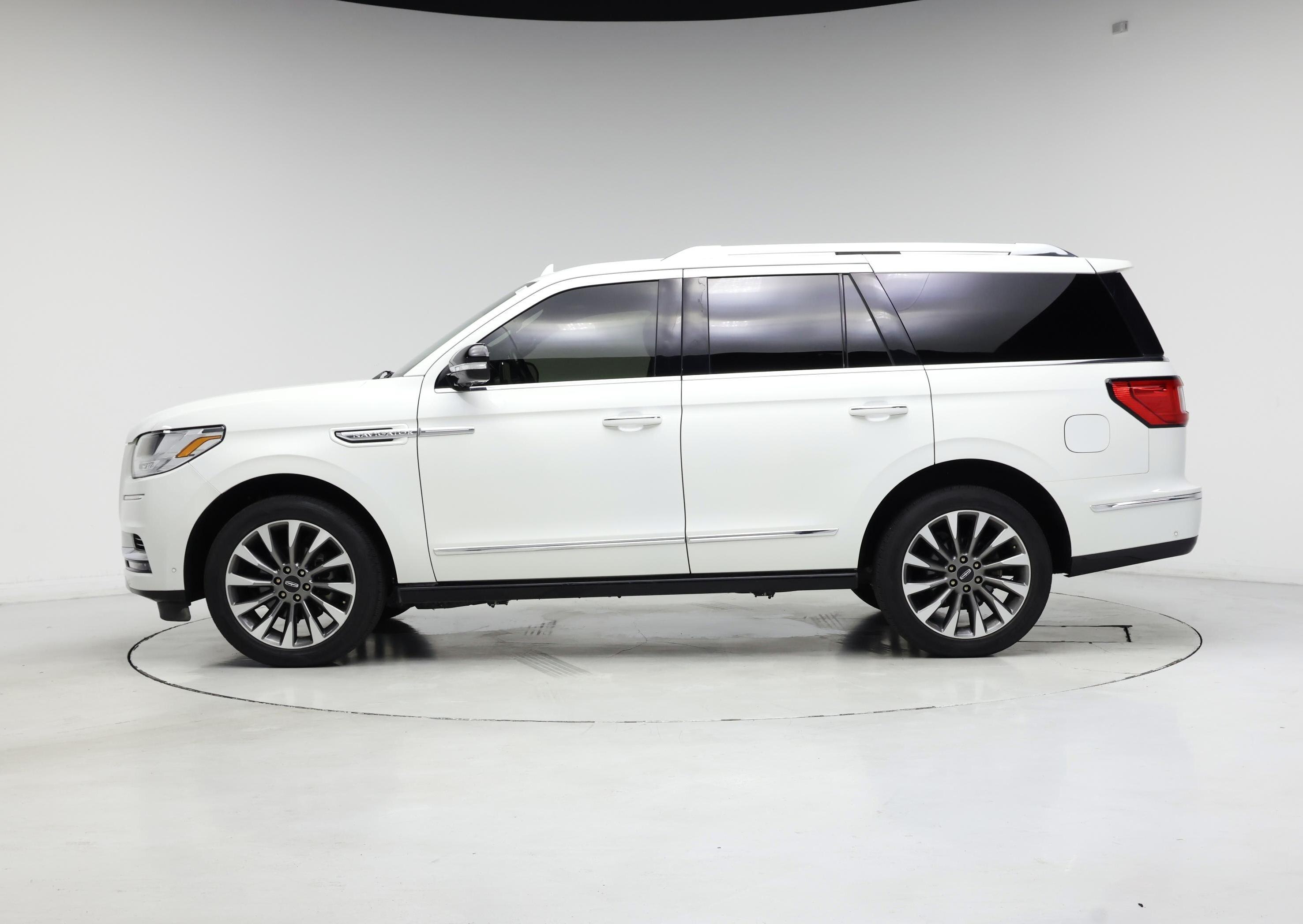 Thumbnail: 2021 Lincoln Navigator - 3