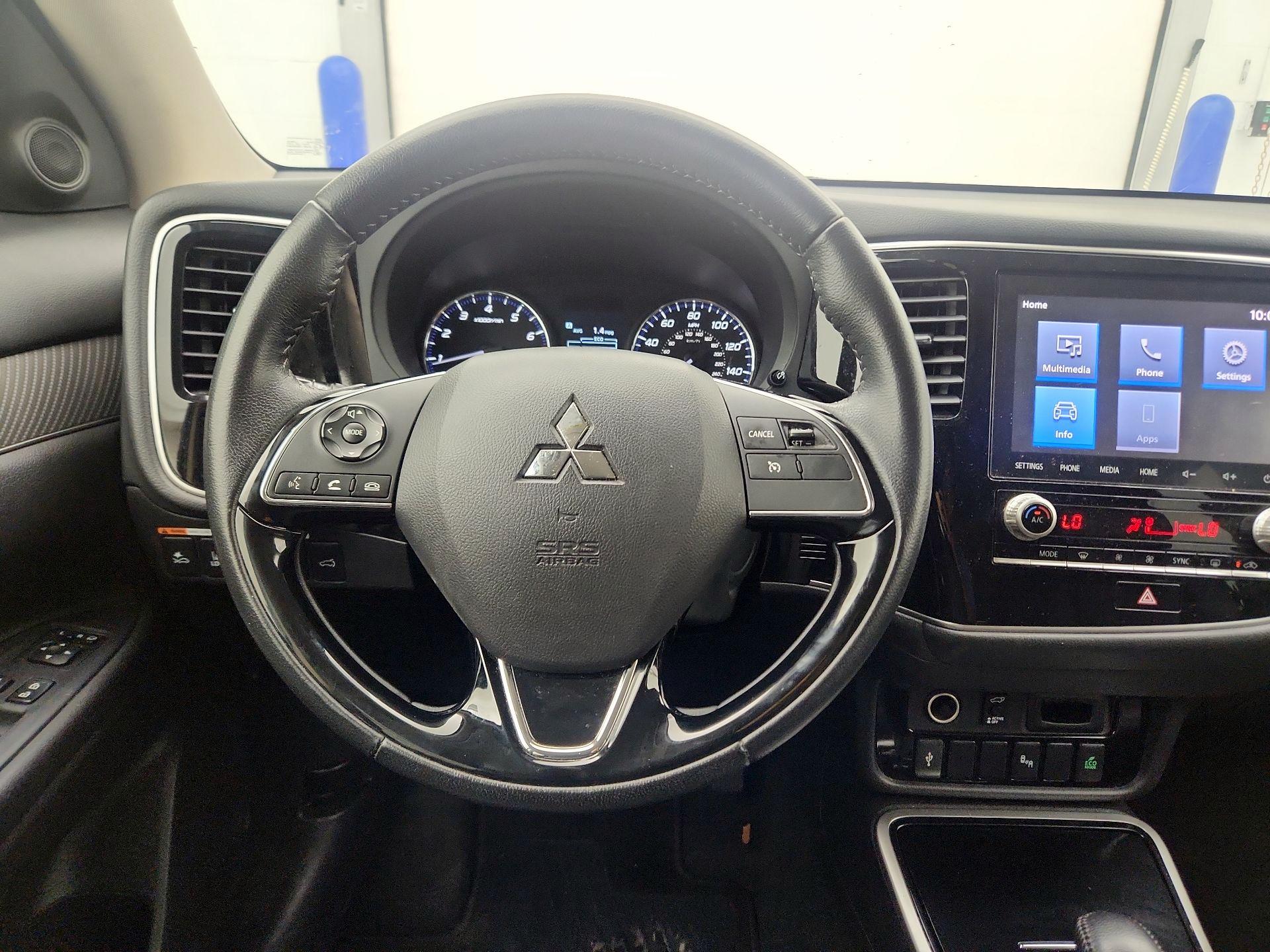 Thumbnail: 2020 Mitsubishi Outlander - 10