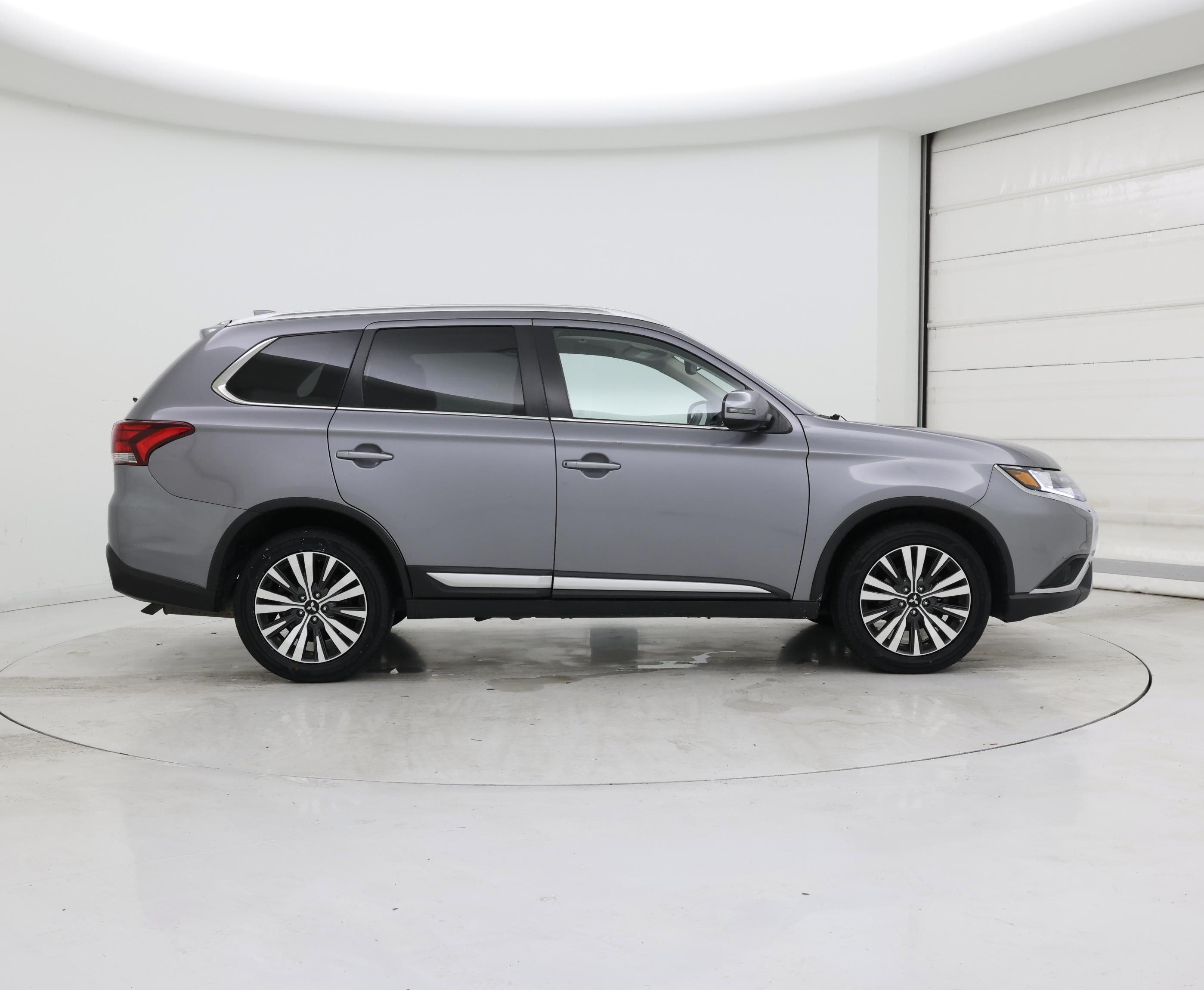 Thumbnail: 2020 Mitsubishi Outlander - 7