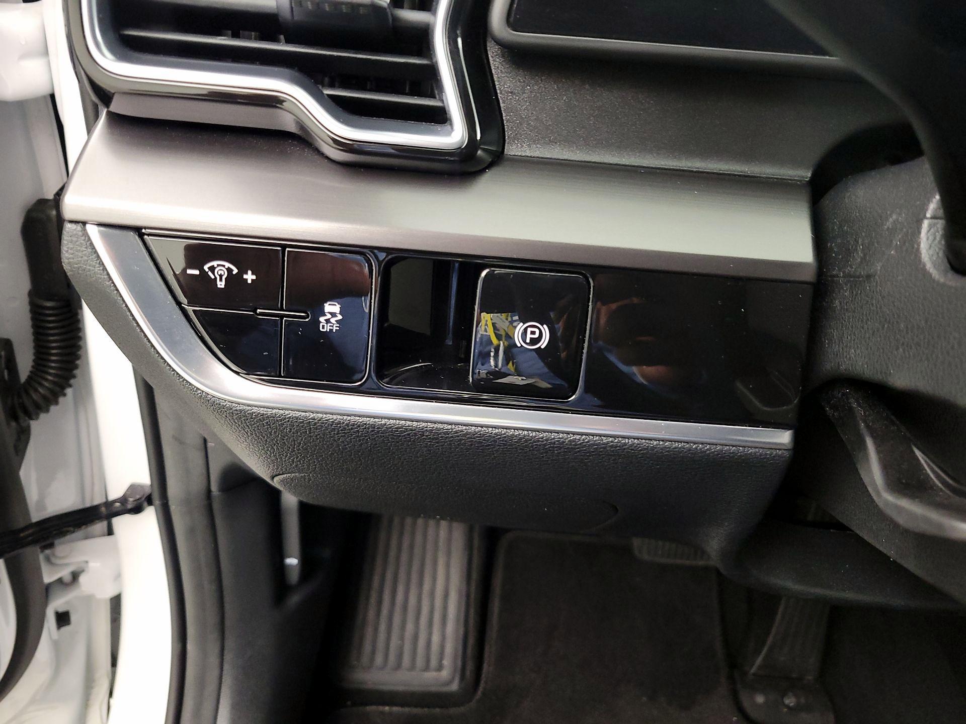 Thumbnail: 2023 Kia Sportage - 13