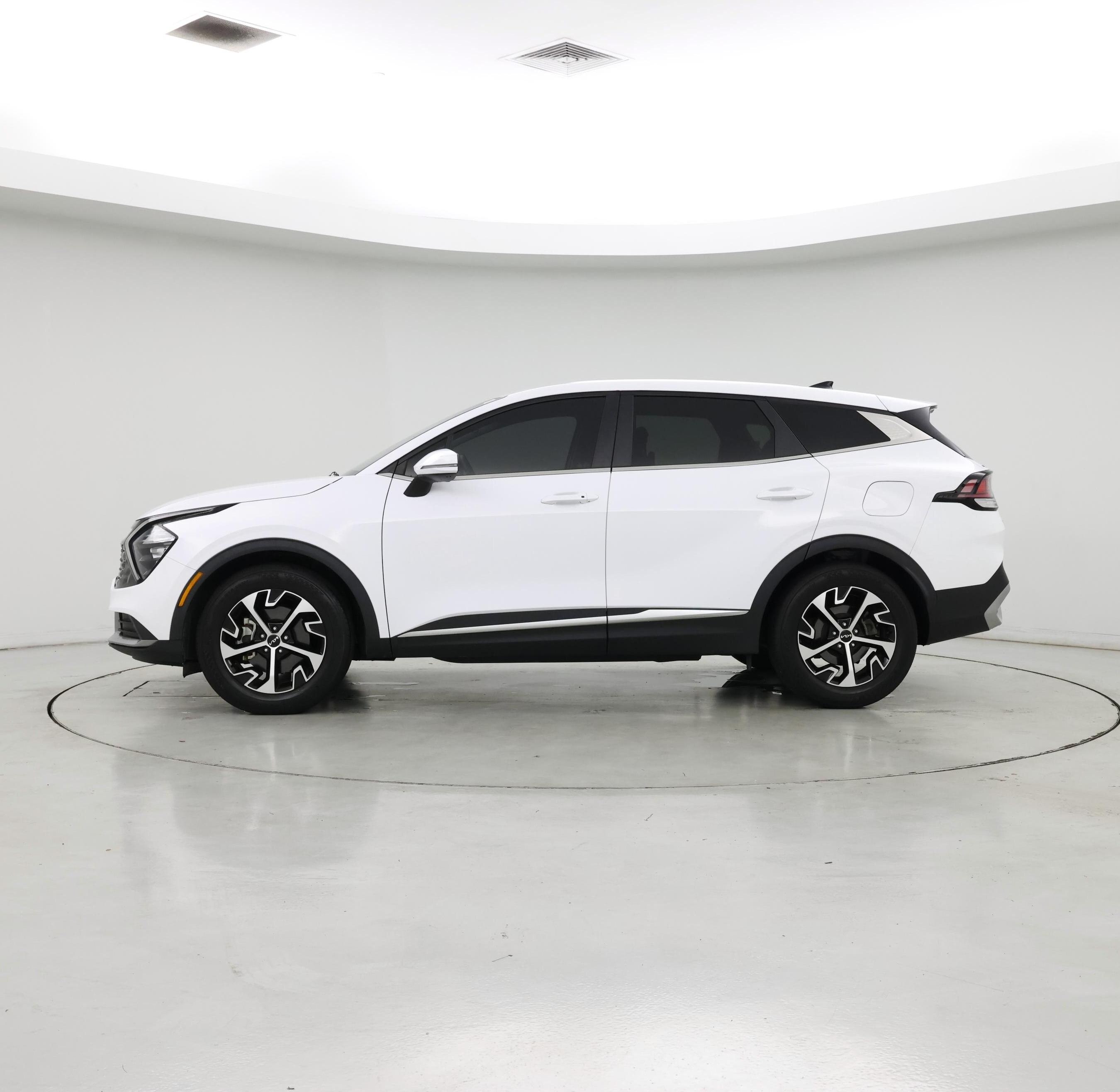 Thumbnail: 2023 Kia Sportage - 3