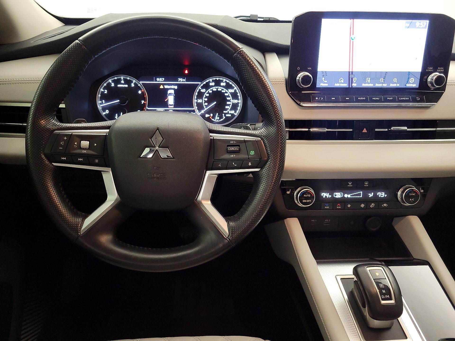Thumbnail: 2022 Mitsubishi Outlander - 10