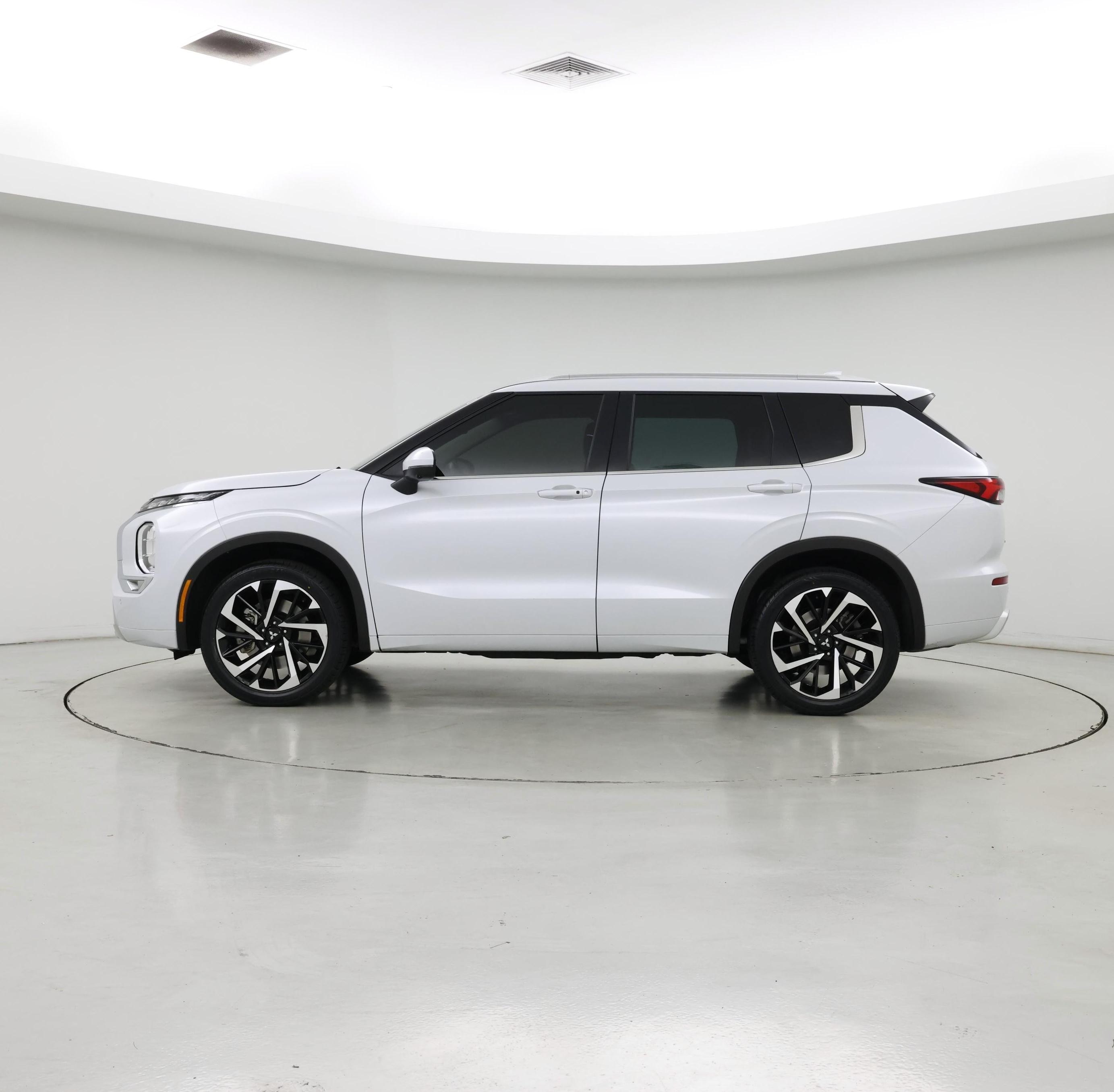 Thumbnail: 2022 Mitsubishi Outlander - 3
