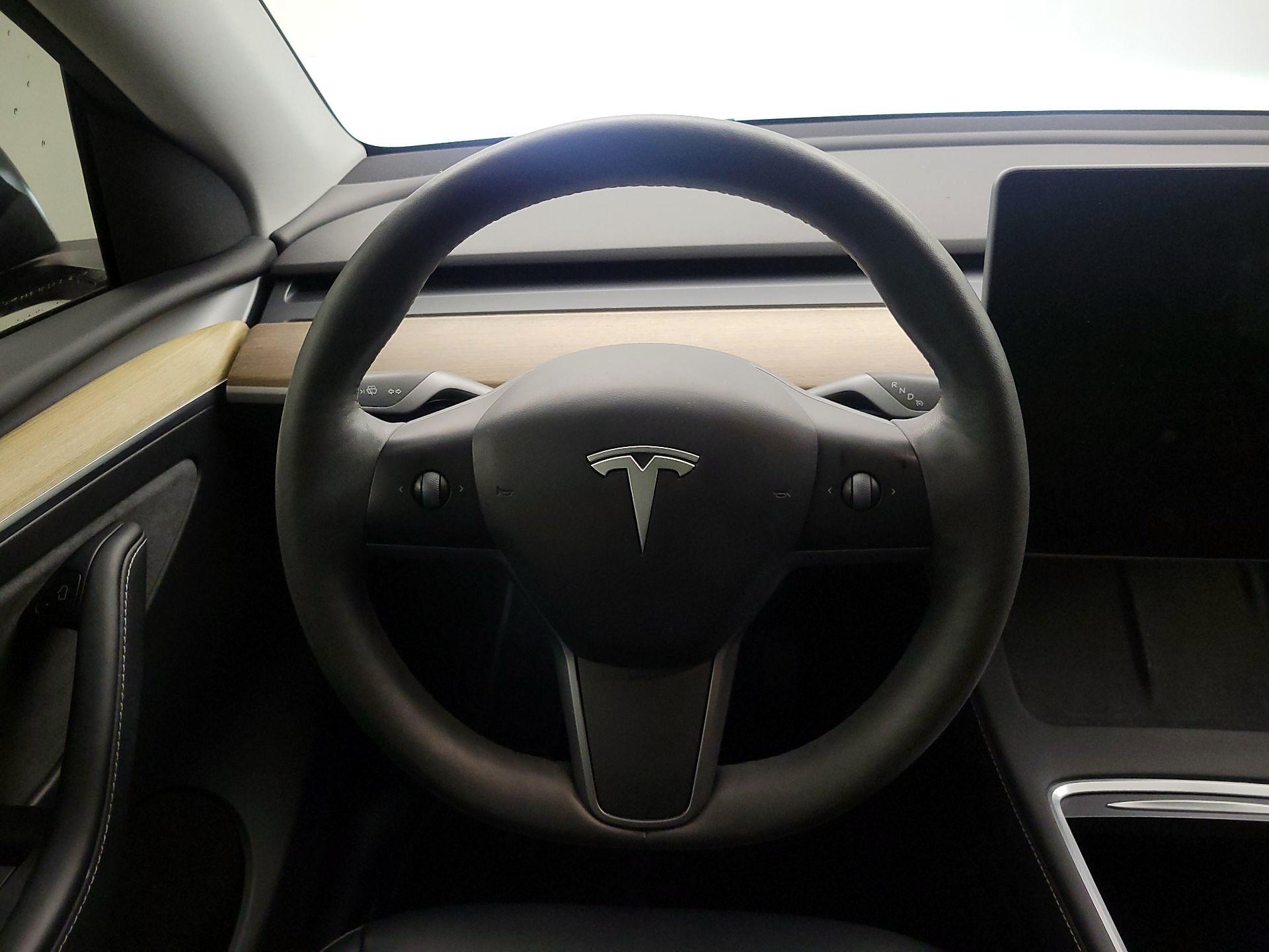 Thumbnail: 2023 Tesla Model Y - 10
