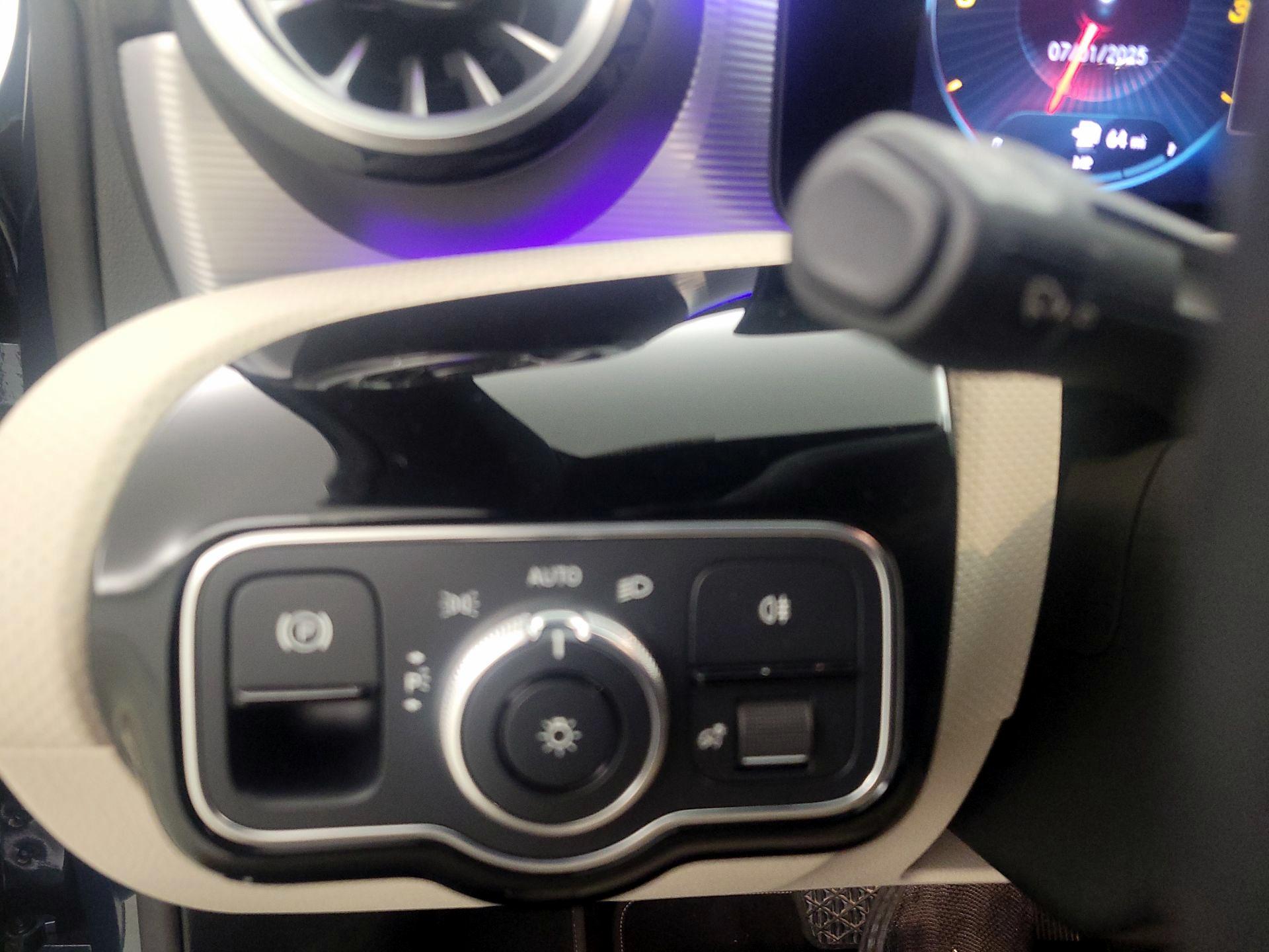 Thumbnail: 2021 Mercedes-Benz A-Class - 13
