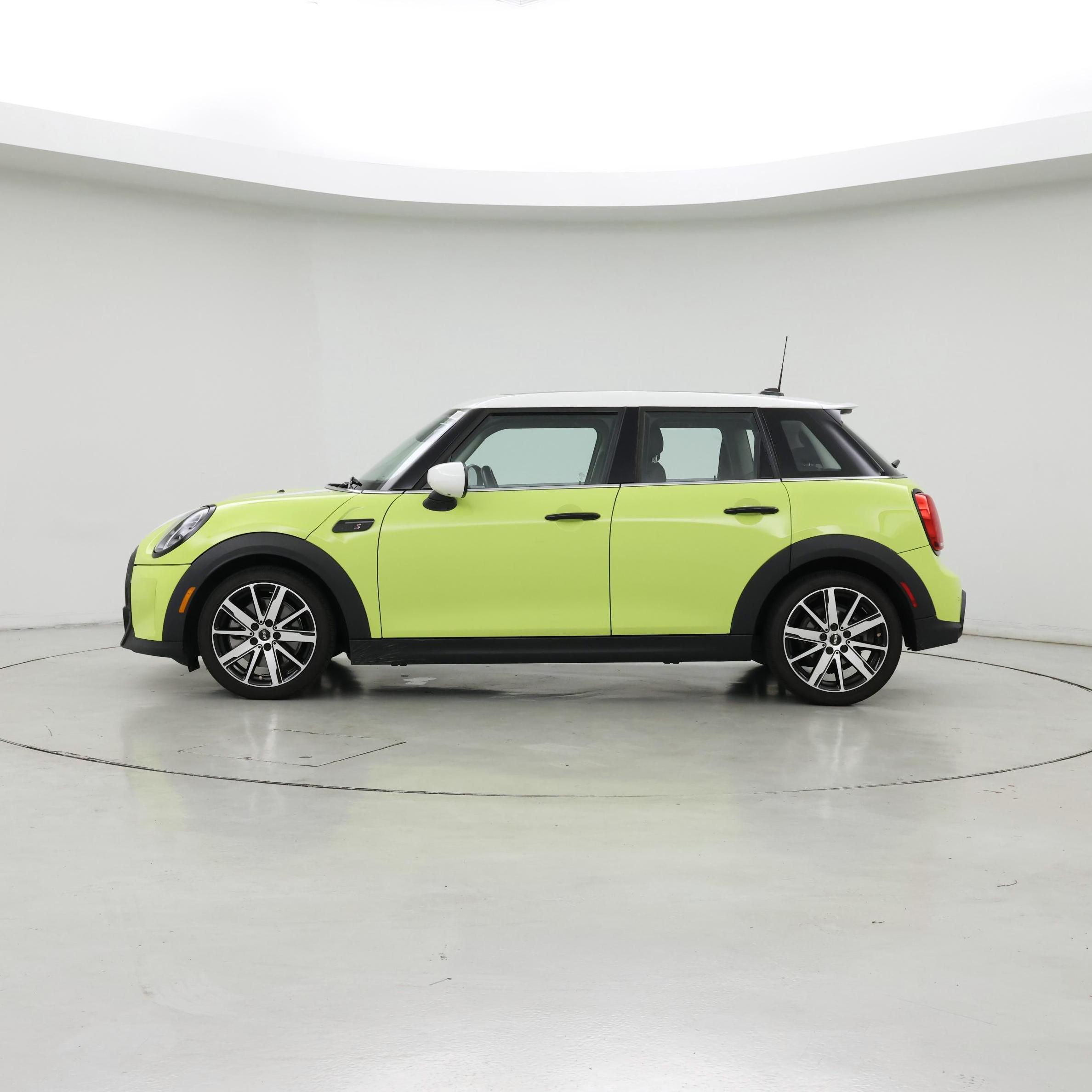 Thumbnail: 2023 MINI Cooper Hardtop - 3