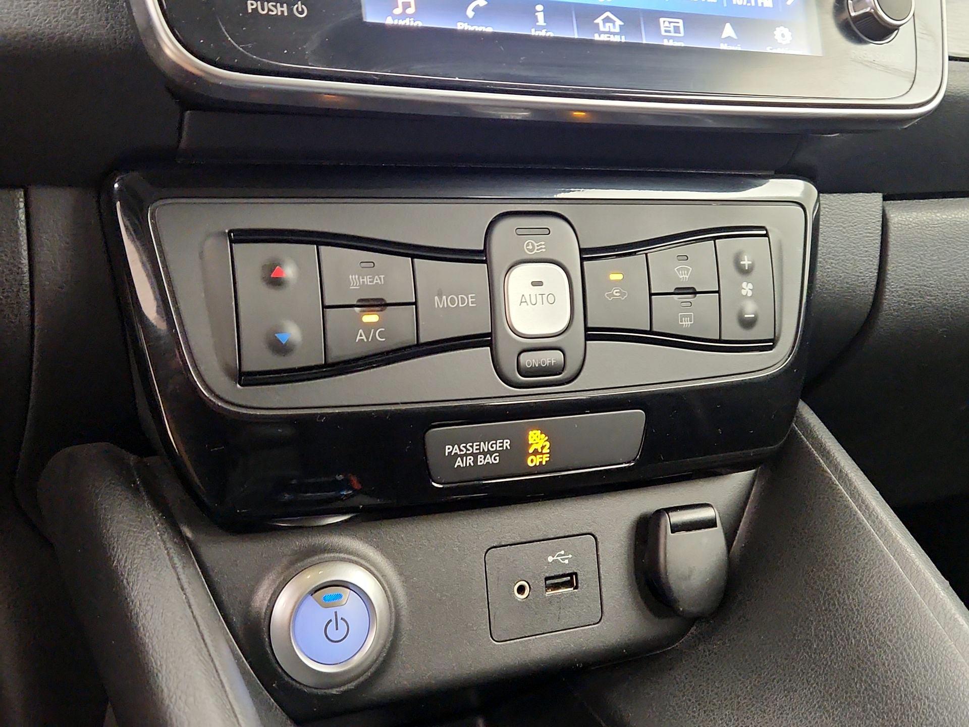 Thumbnail: 2019 Nissan Leaf - 17