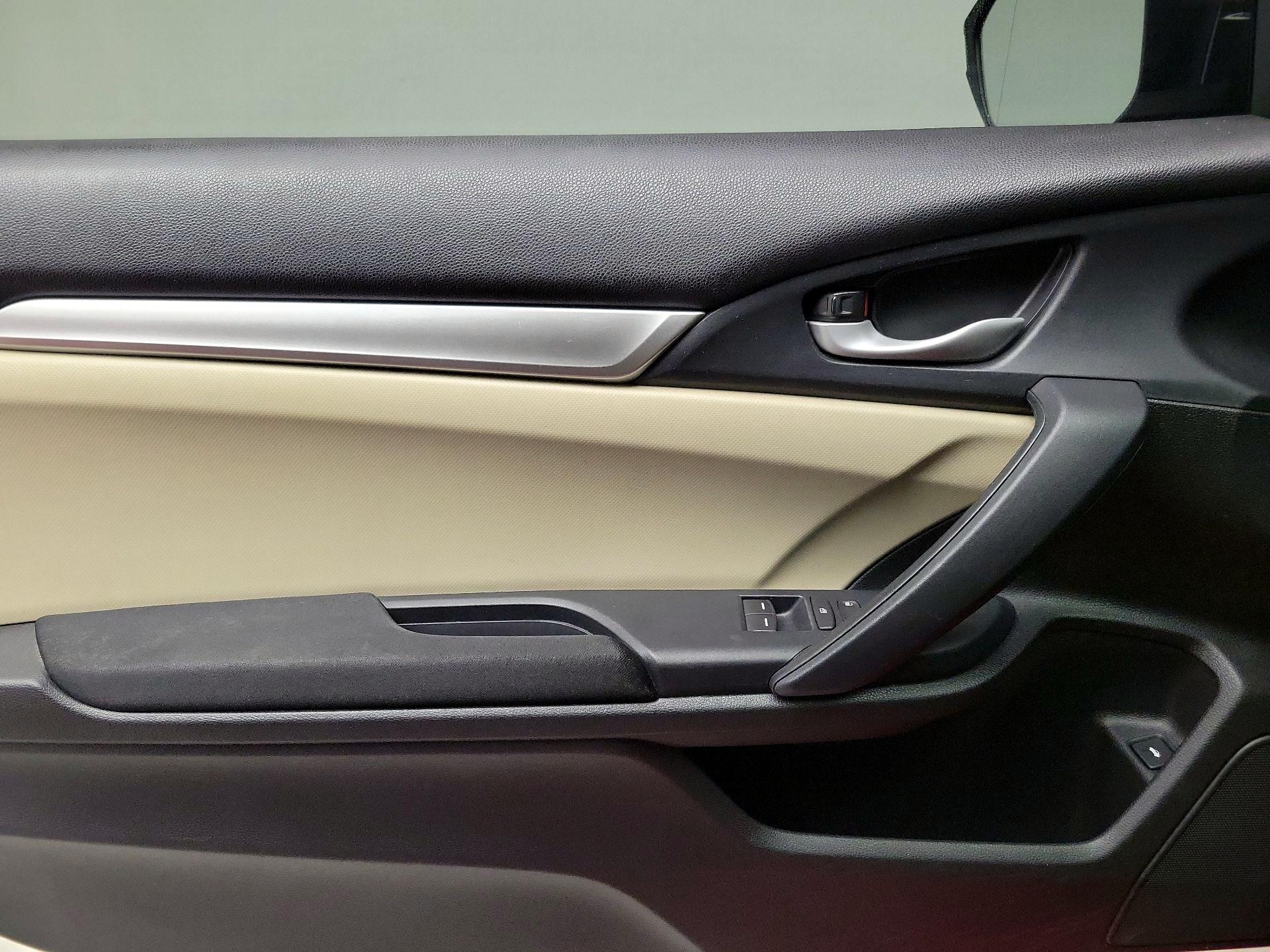 Thumbnail: 2016 Honda Civic - 12