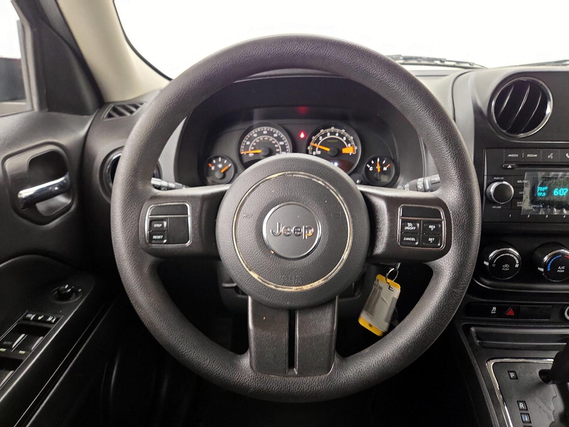 Thumbnail: 2016 Jeep Patriot - 10