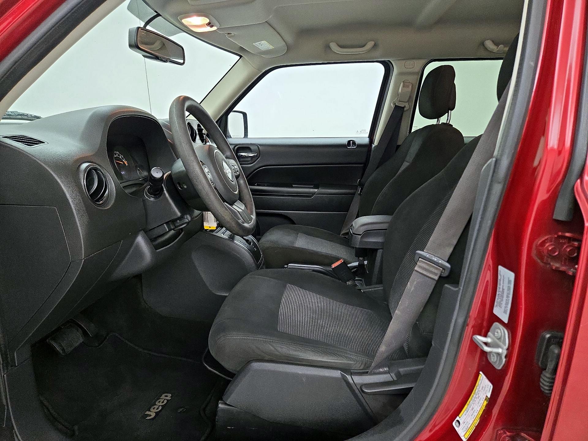 Thumbnail: 2016 Jeep Patriot - 11