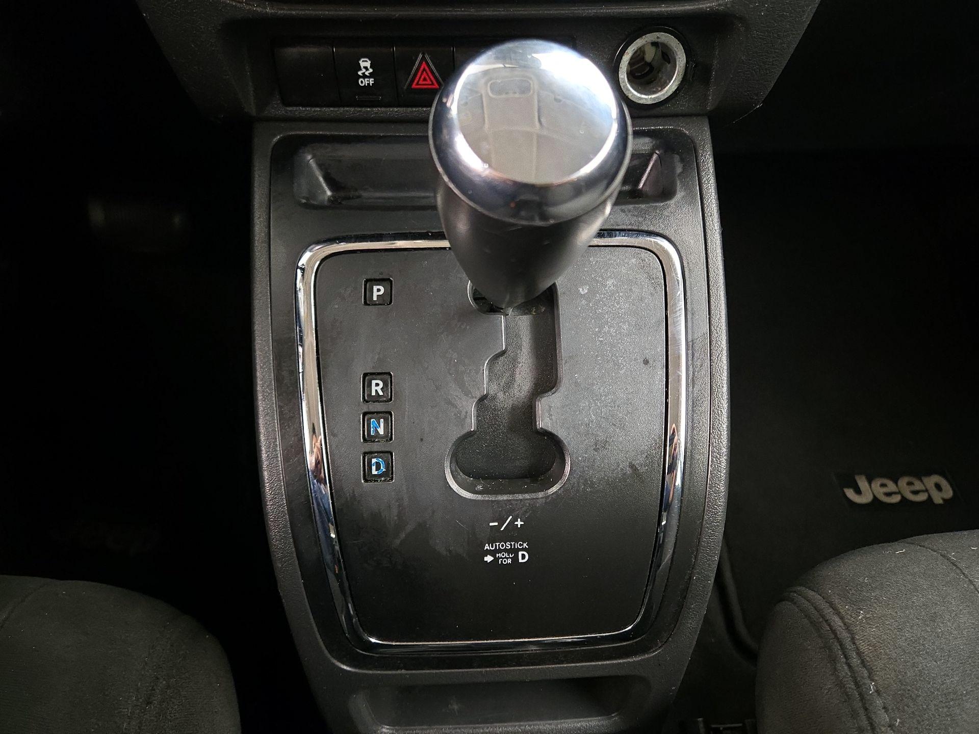 Thumbnail: 2016 Jeep Patriot - 15