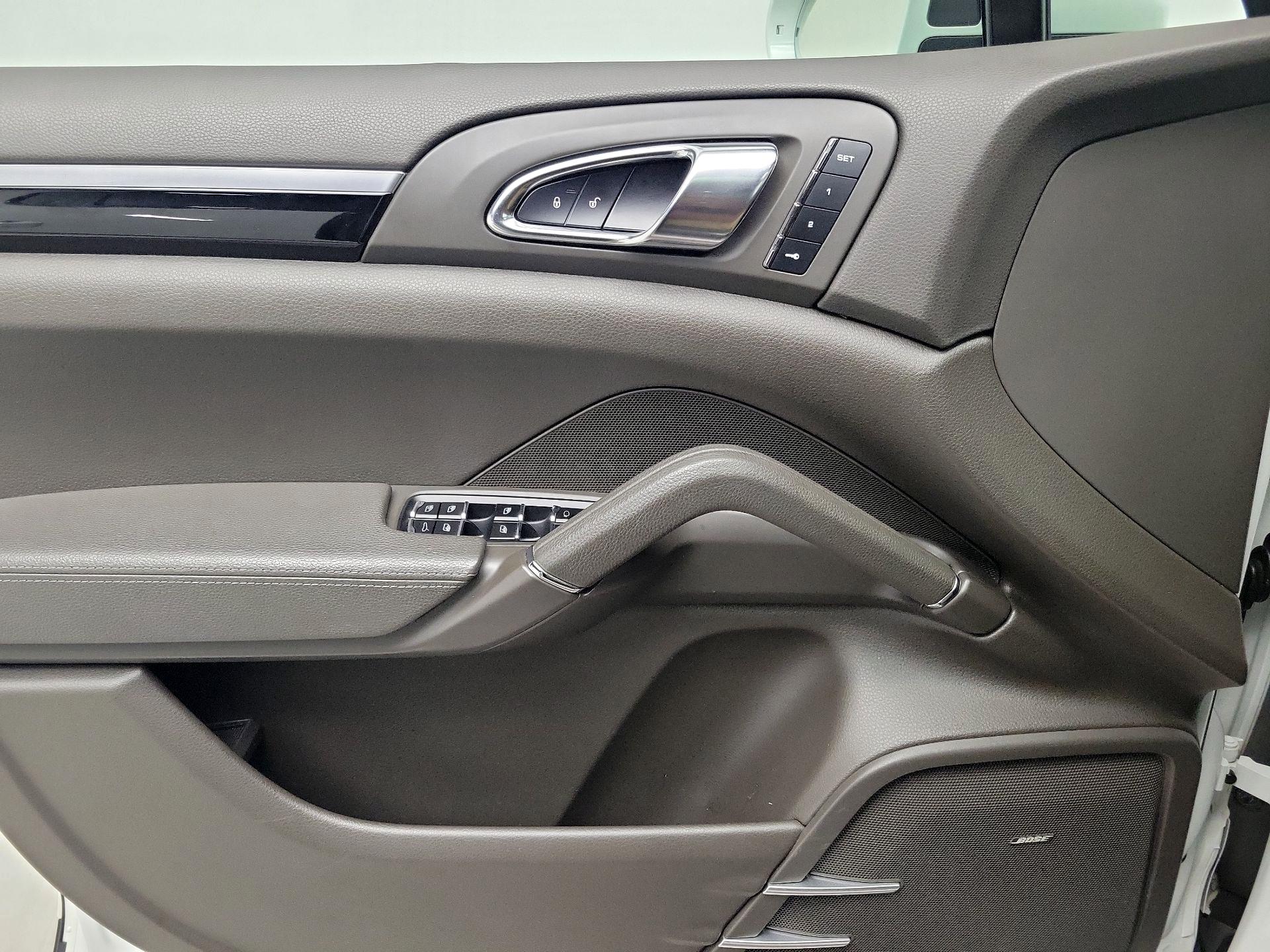 Thumbnail: 2017 Porsche Cayenne - 12