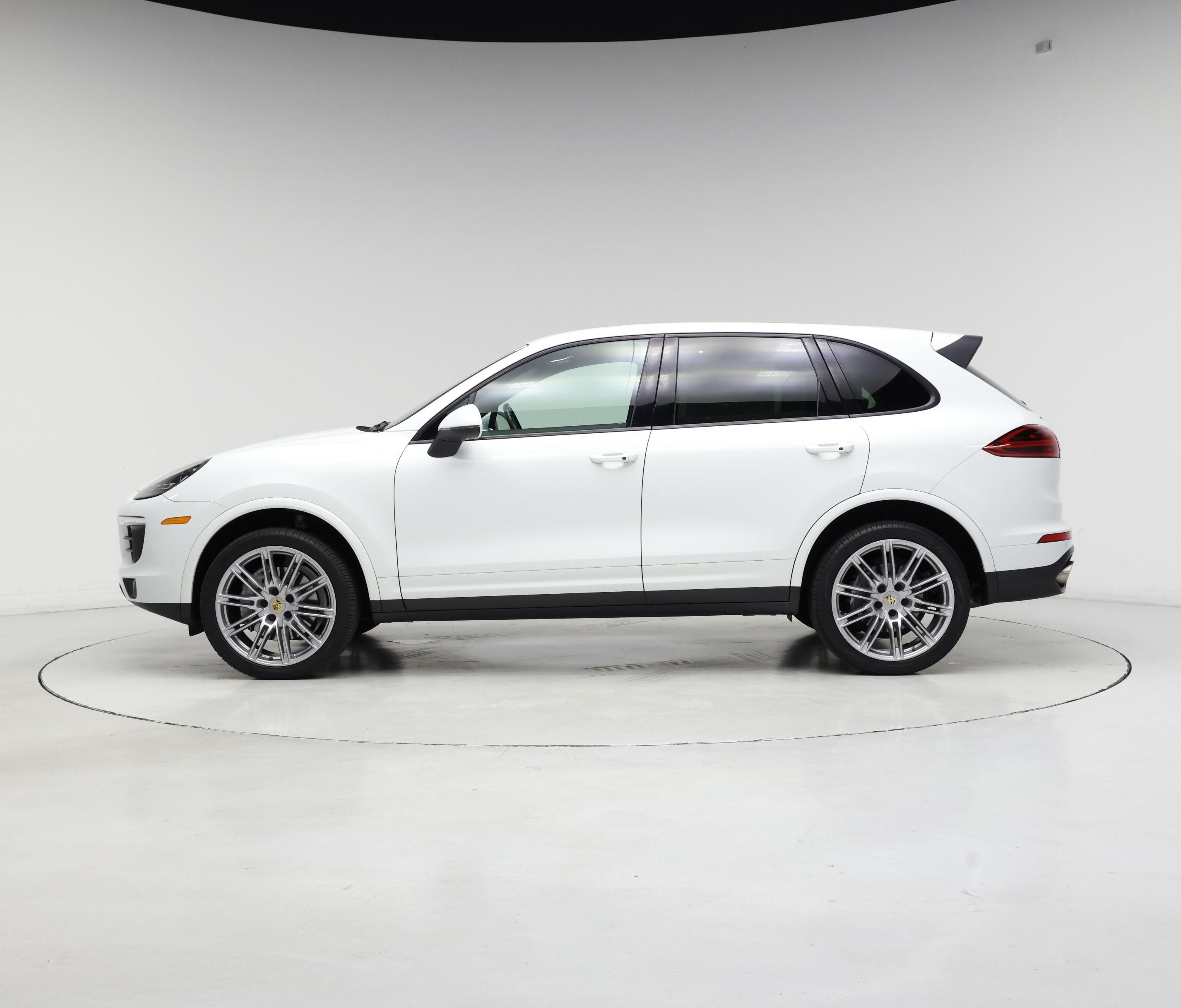Thumbnail: 2017 Porsche Cayenne - 3