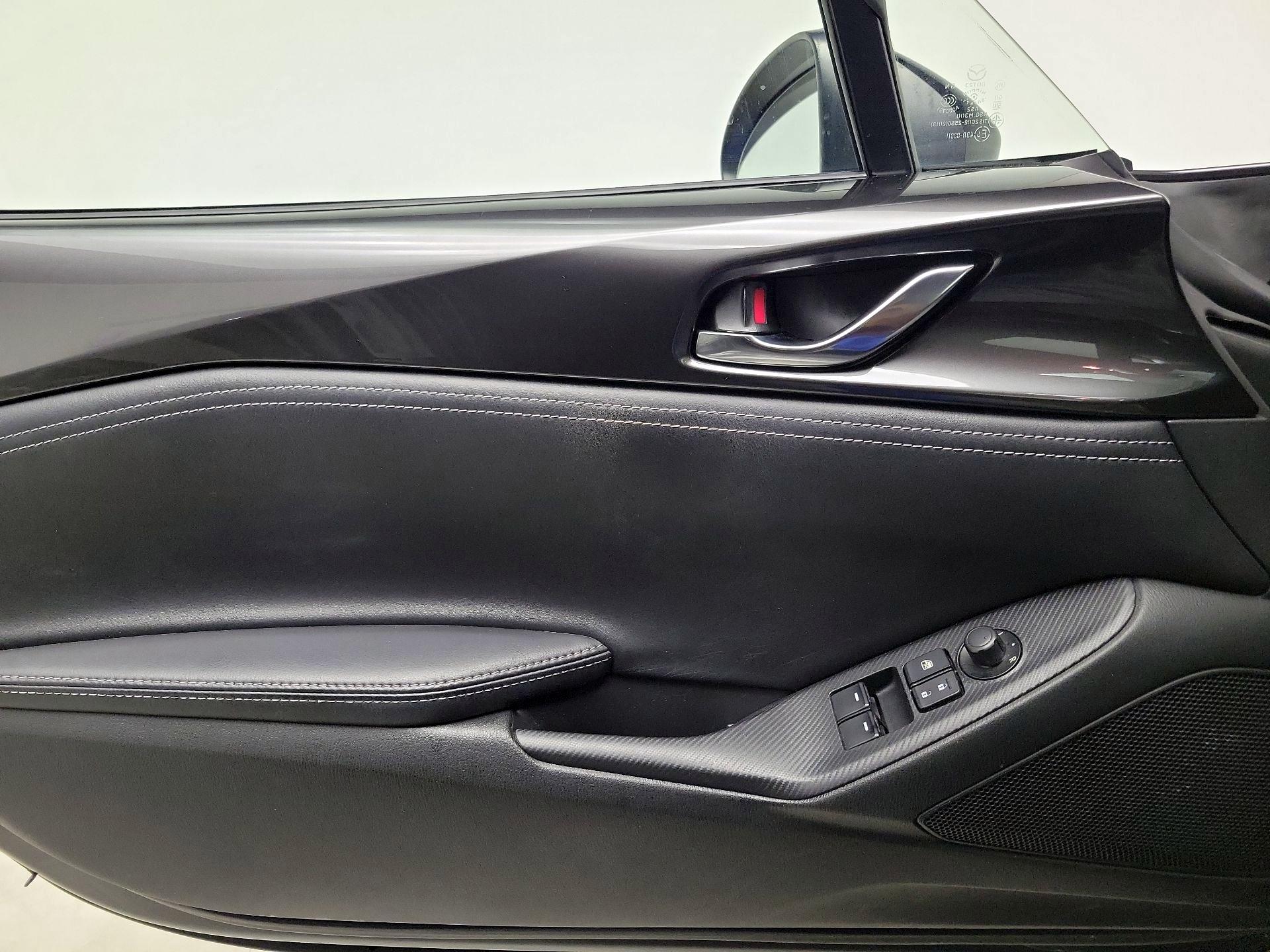Thumbnail: 2021 Mazda MX-5 Miata - 12