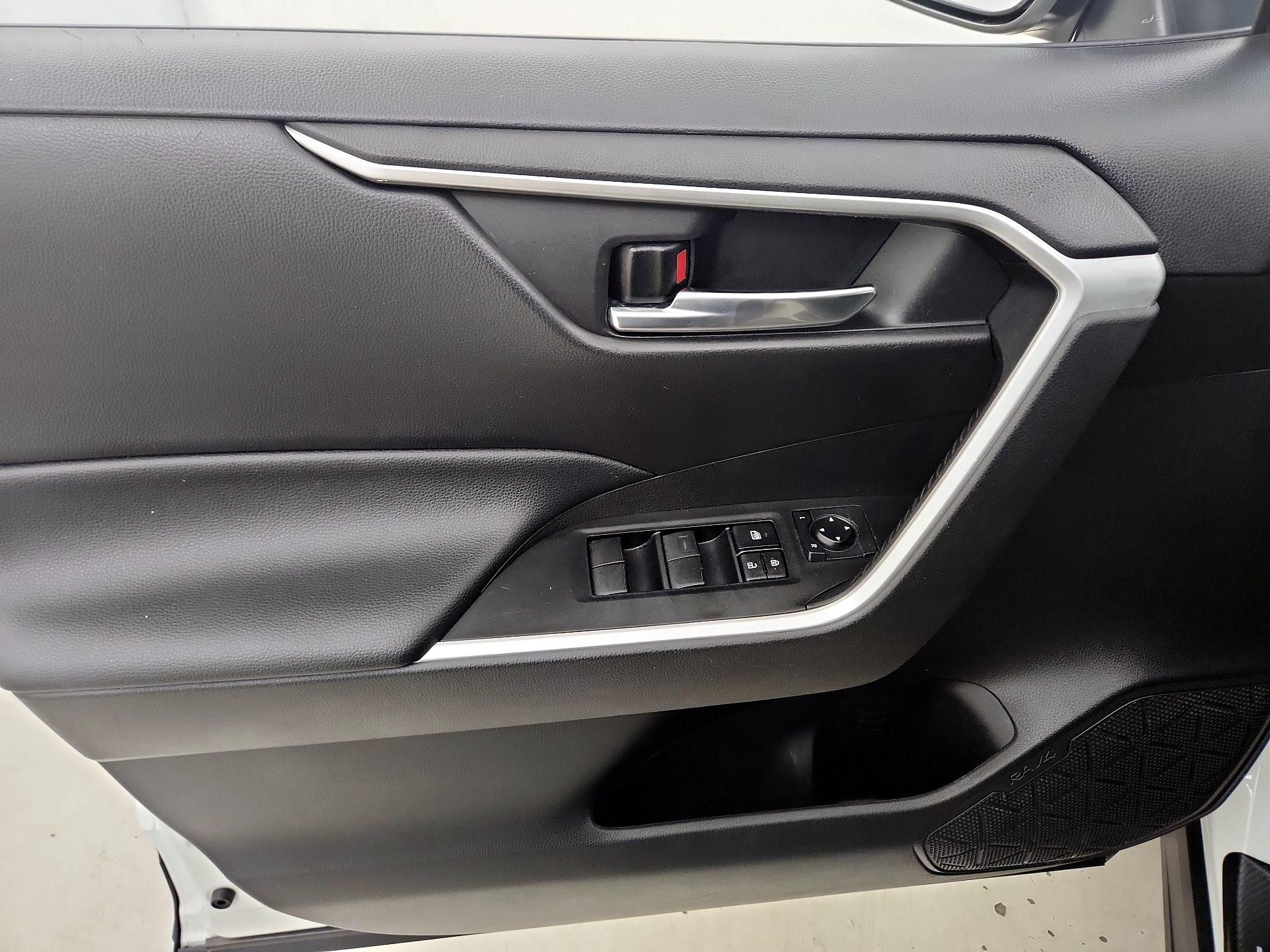 Thumbnail: 2021 Toyota RAV4 - 12