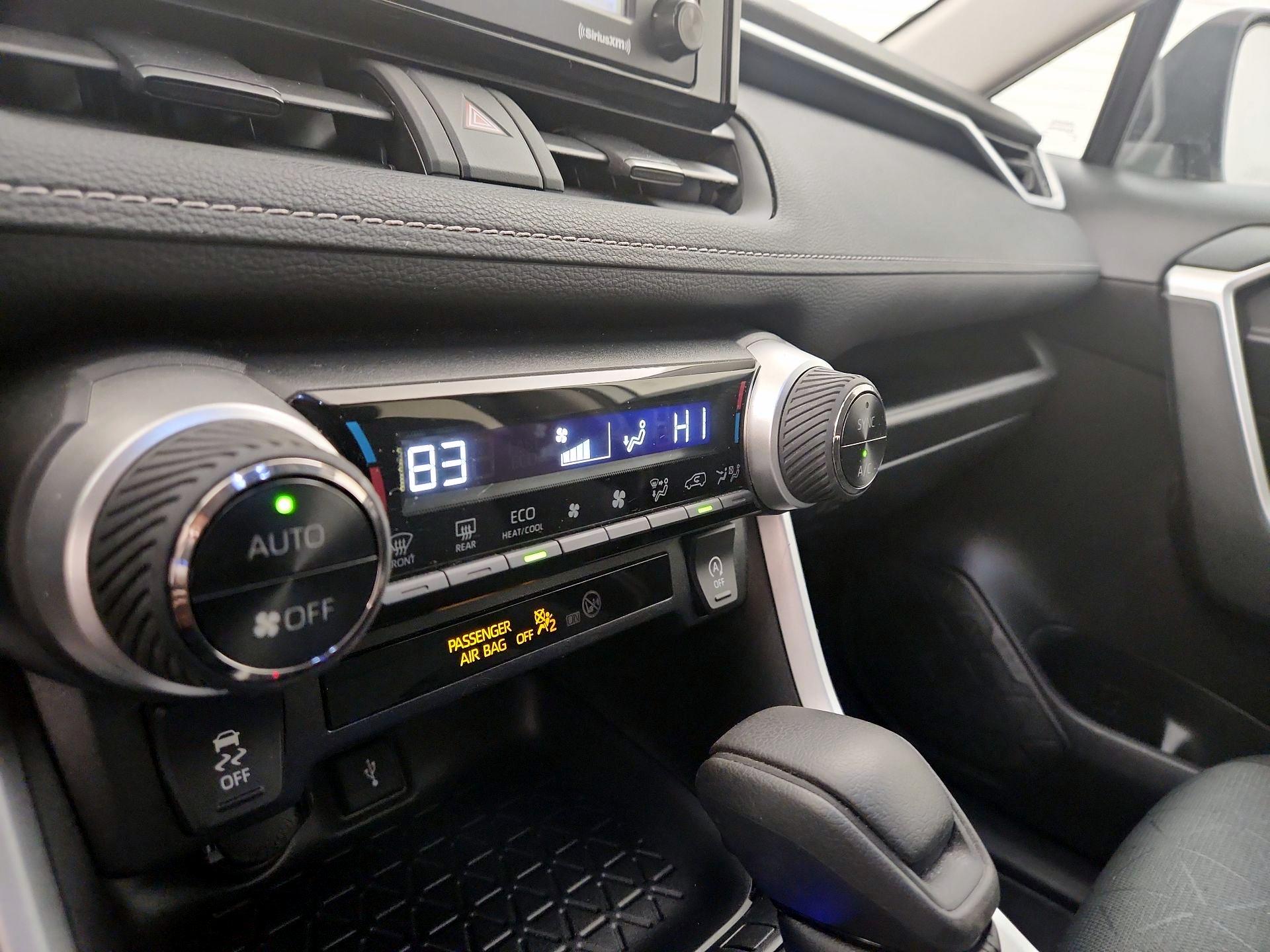 Thumbnail: 2021 Toyota RAV4 - 16