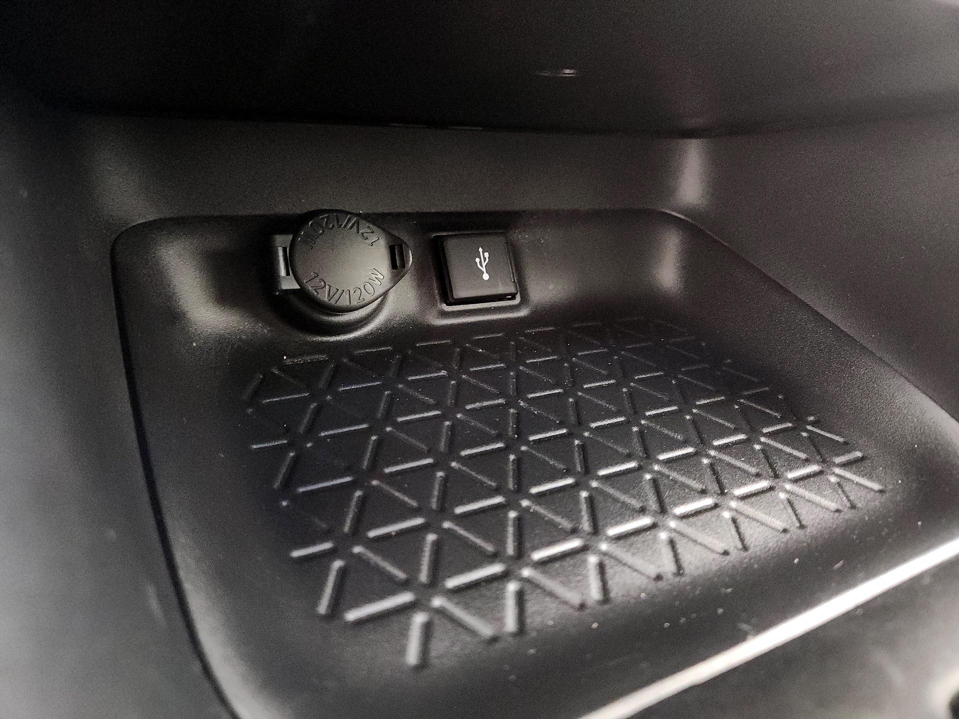 Thumbnail: 2021 Toyota RAV4 - 18