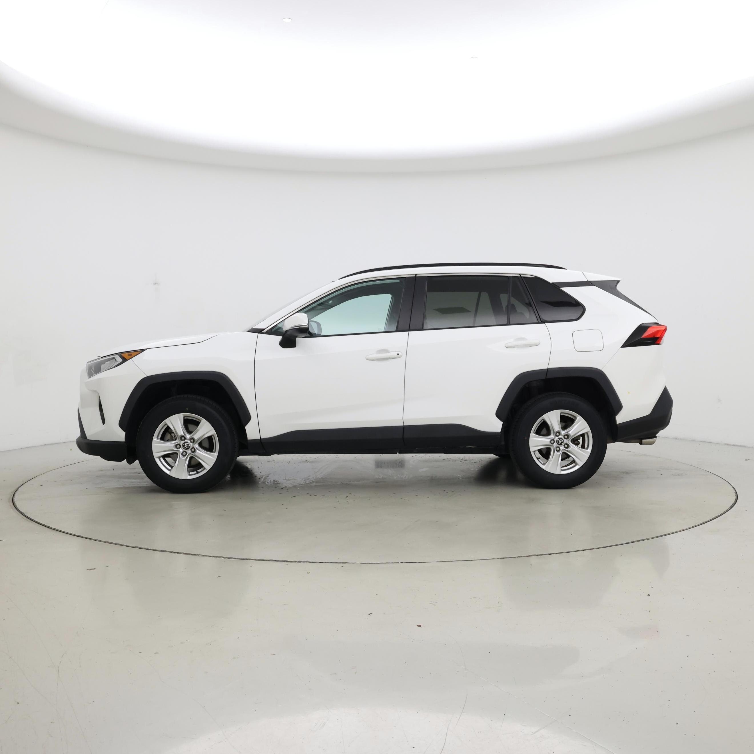 Thumbnail: 2021 Toyota RAV4 - 3