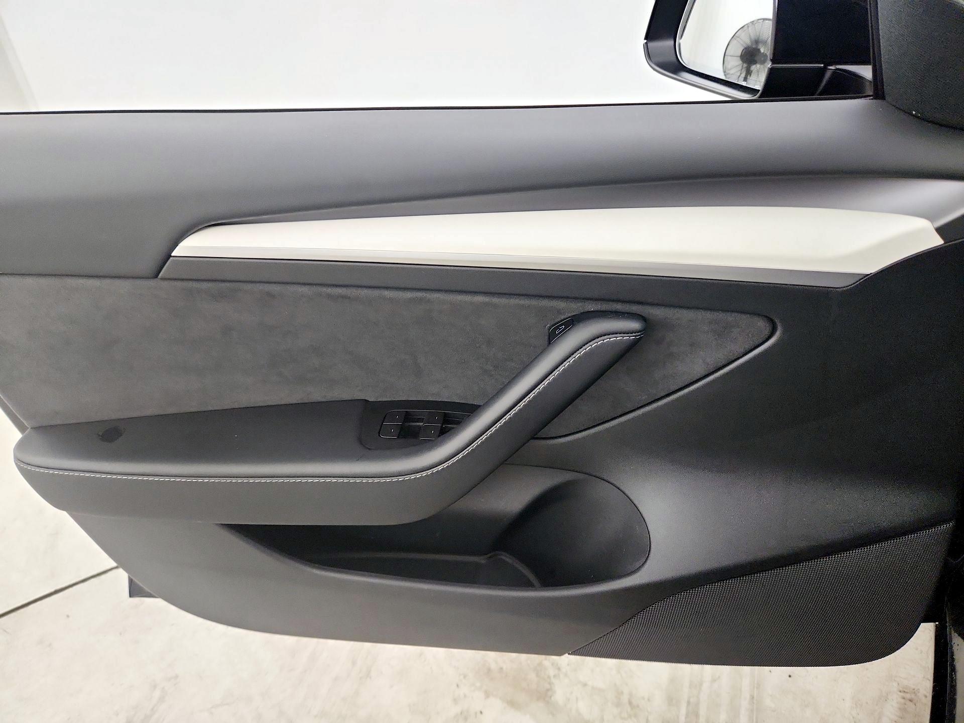 Thumbnail: 2023 Tesla Model 3 - 12