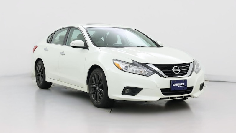 2016 Nissan Altima SL Hero Image