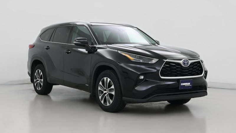 2022 Toyota Highlander XLE Hero Image
