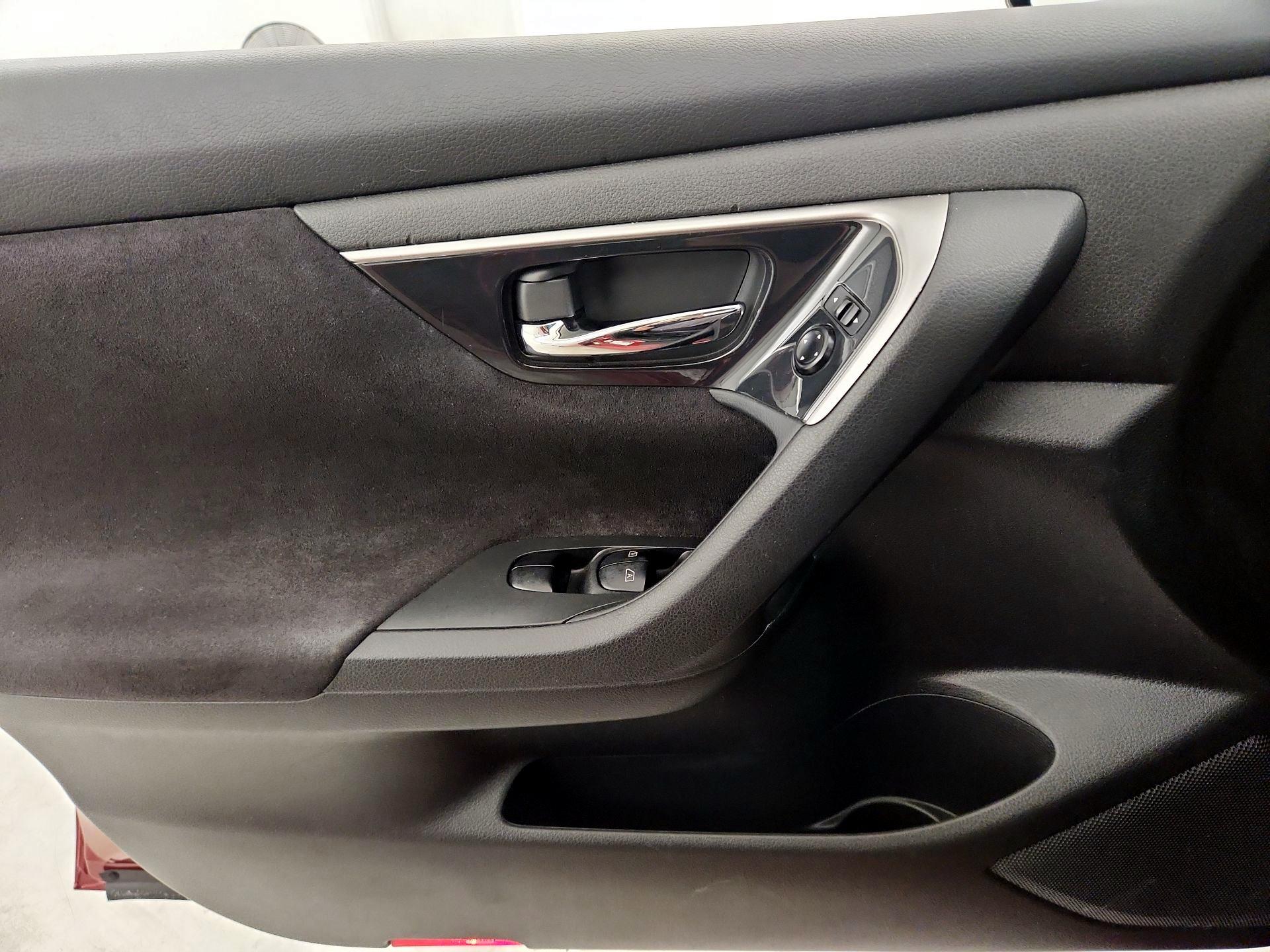 Thumbnail: 2013 Nissan Altima - 12