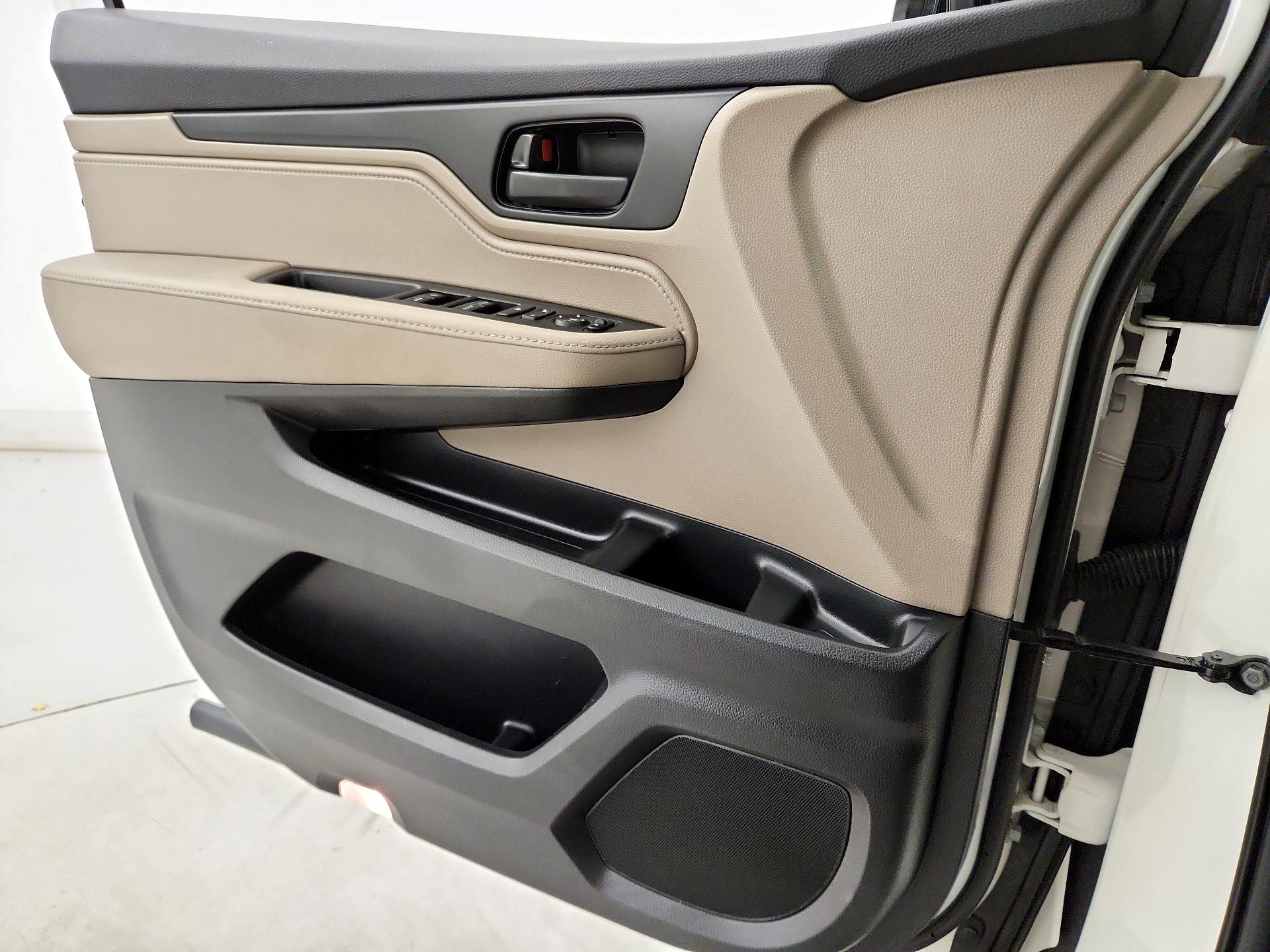 Thumbnail: 2019 Honda Odyssey - 12