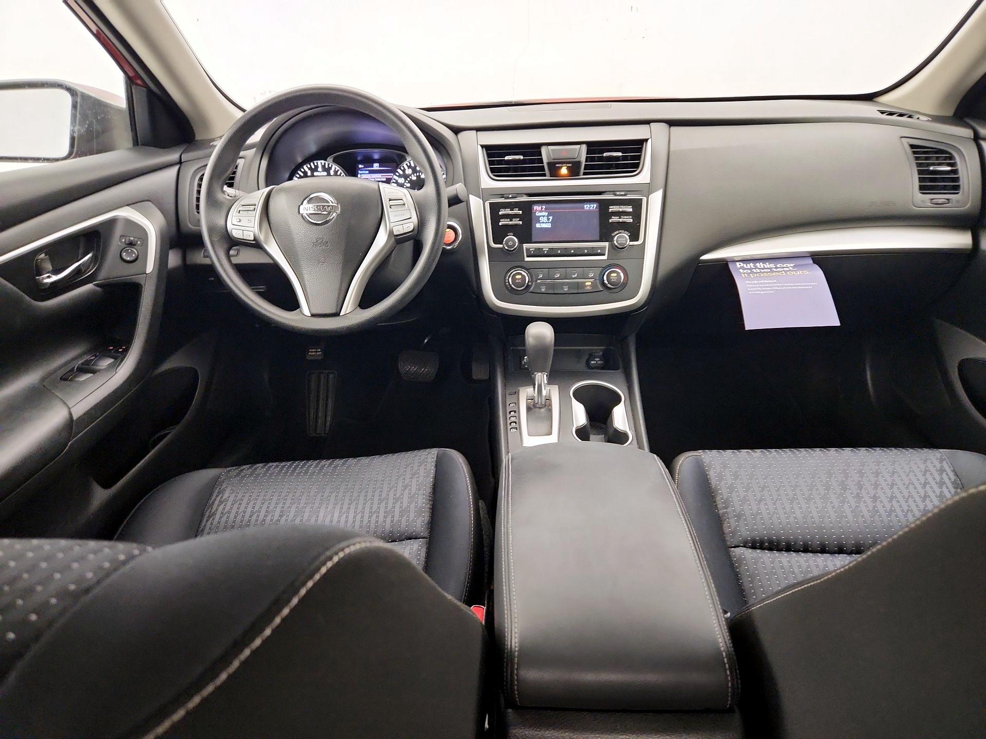 Thumbnail: 2016 Nissan Altima - 9