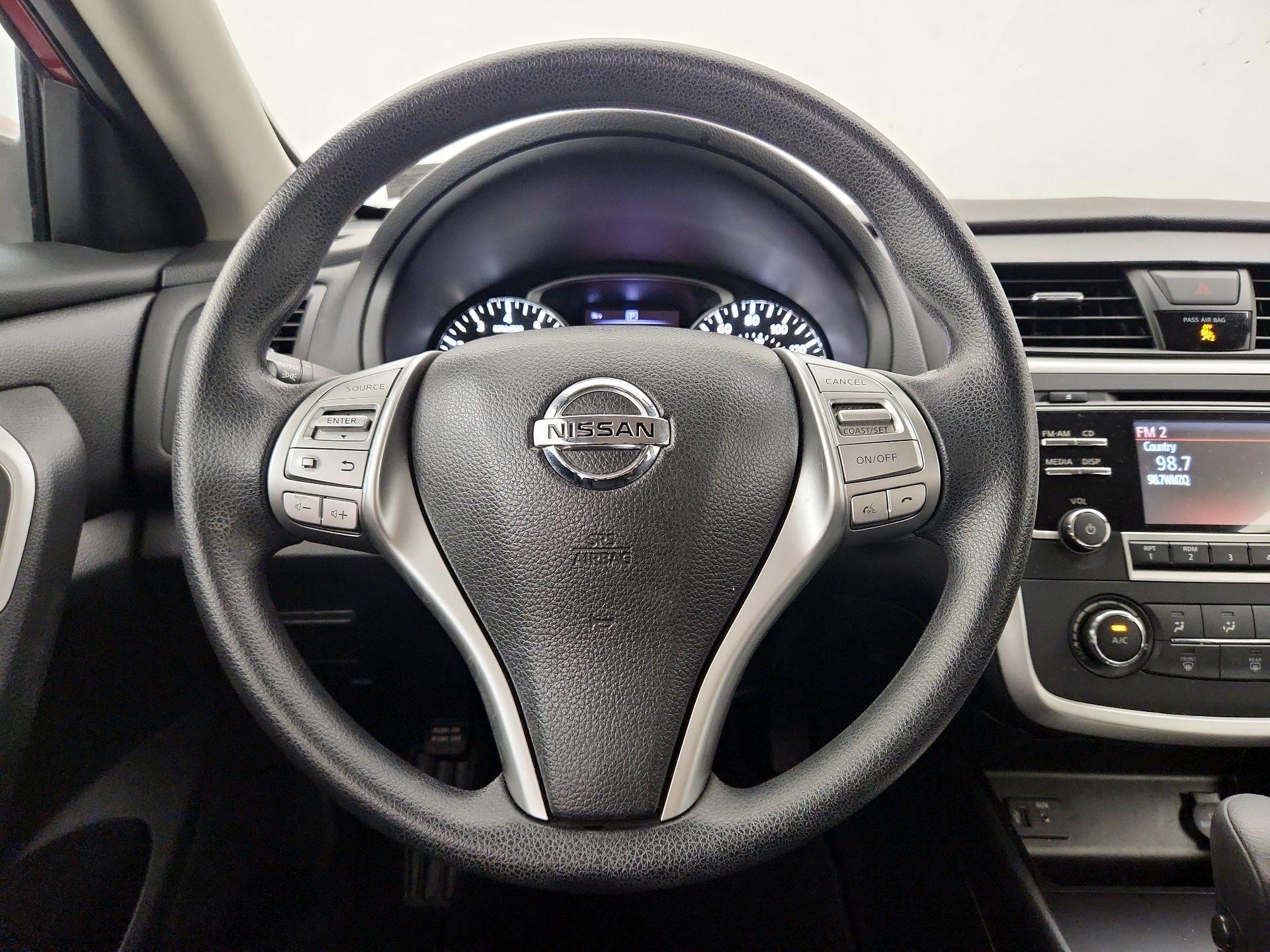 Thumbnail: 2016 Nissan Altima - 10