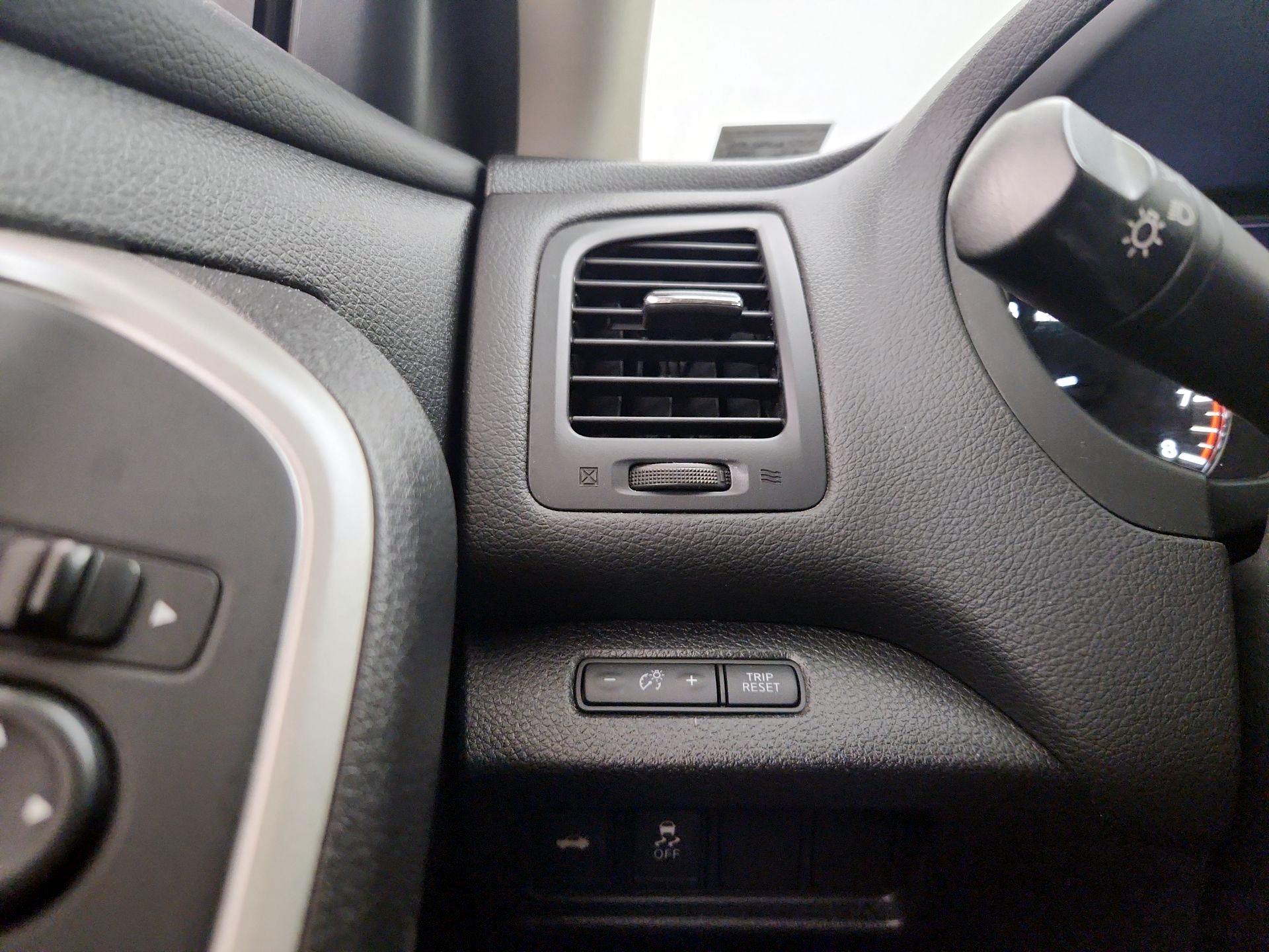 Thumbnail: 2016 Nissan Altima - 13