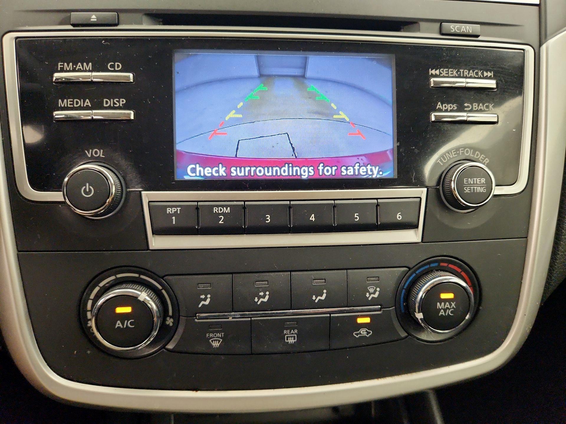 Thumbnail: 2016 Nissan Altima - 14