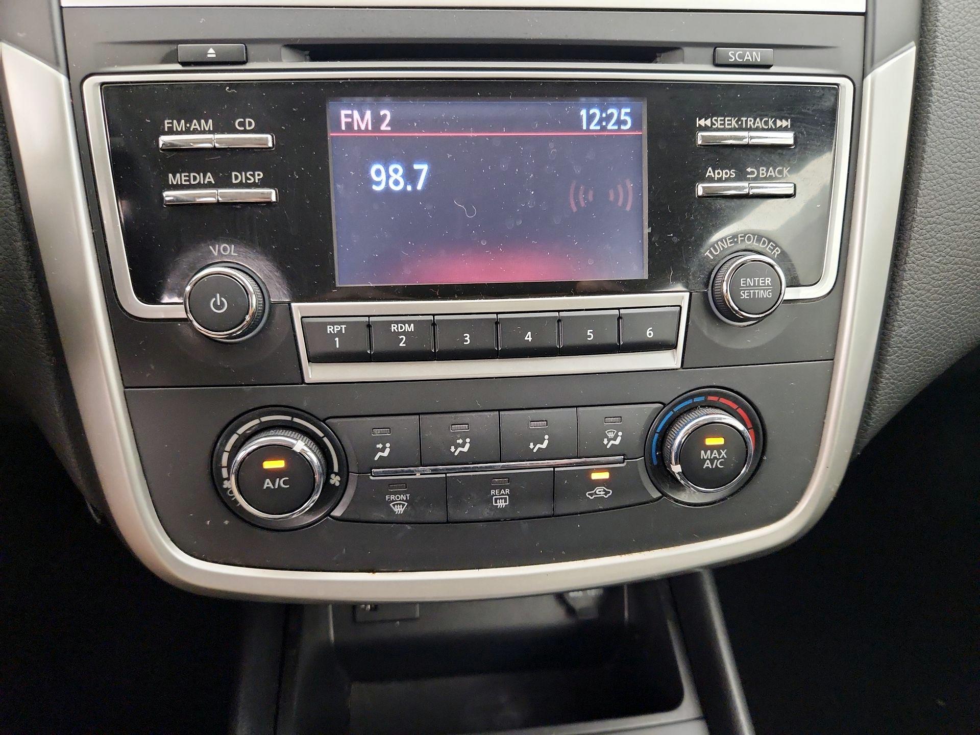 Thumbnail: 2016 Nissan Altima - 15