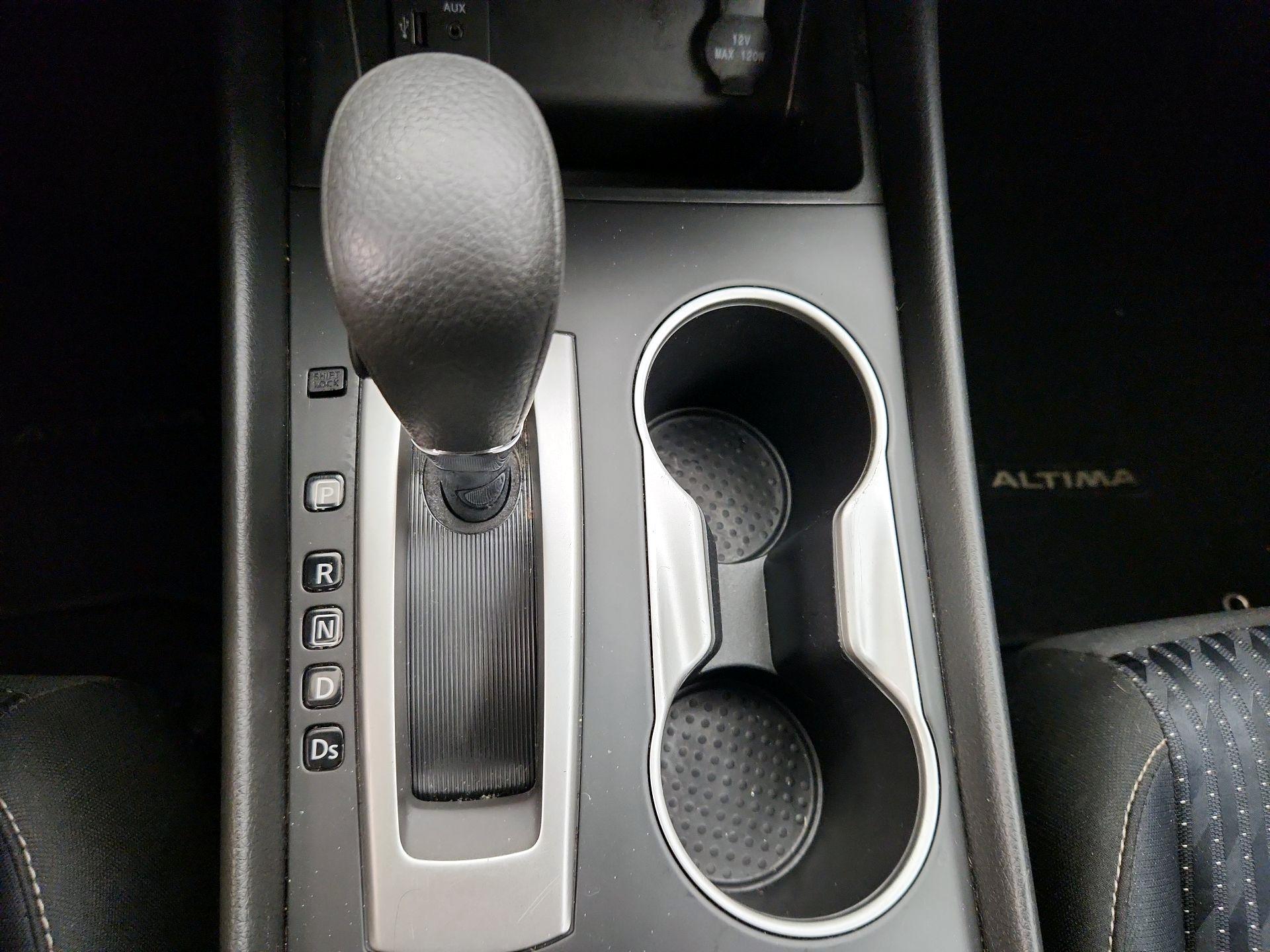 Thumbnail: 2016 Nissan Altima - 17