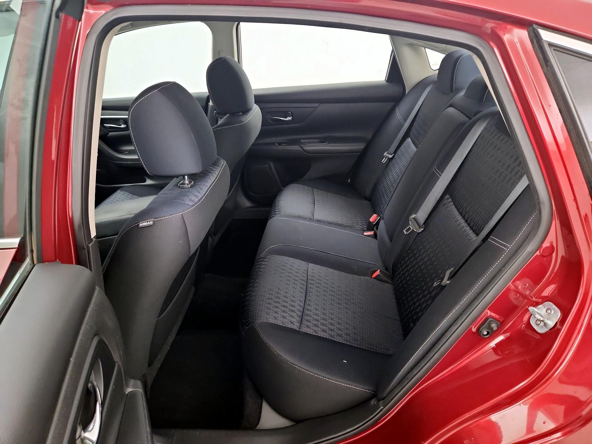 Thumbnail: 2016 Nissan Altima - 19