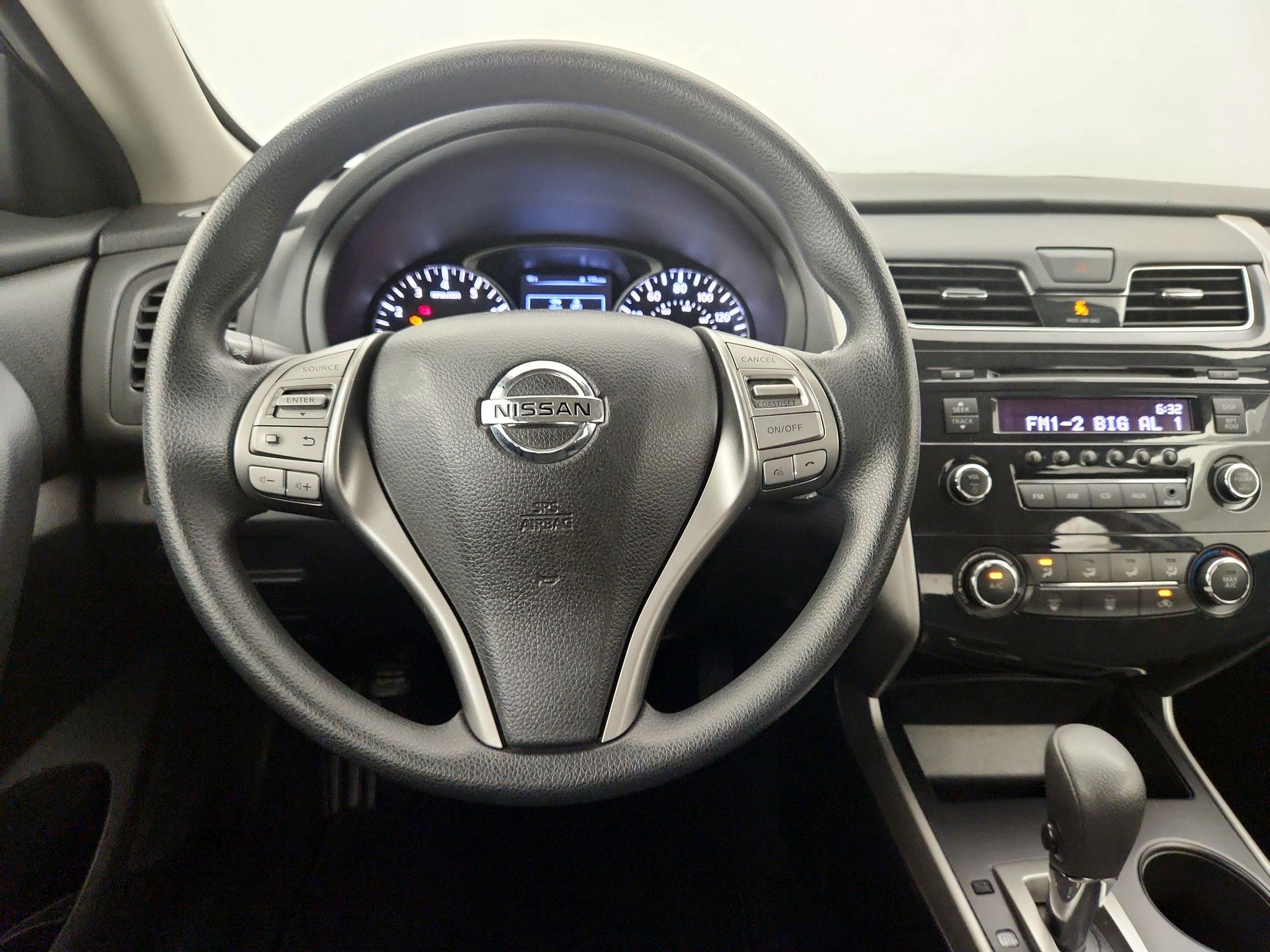 Thumbnail: 2015 Nissan Altima - 10