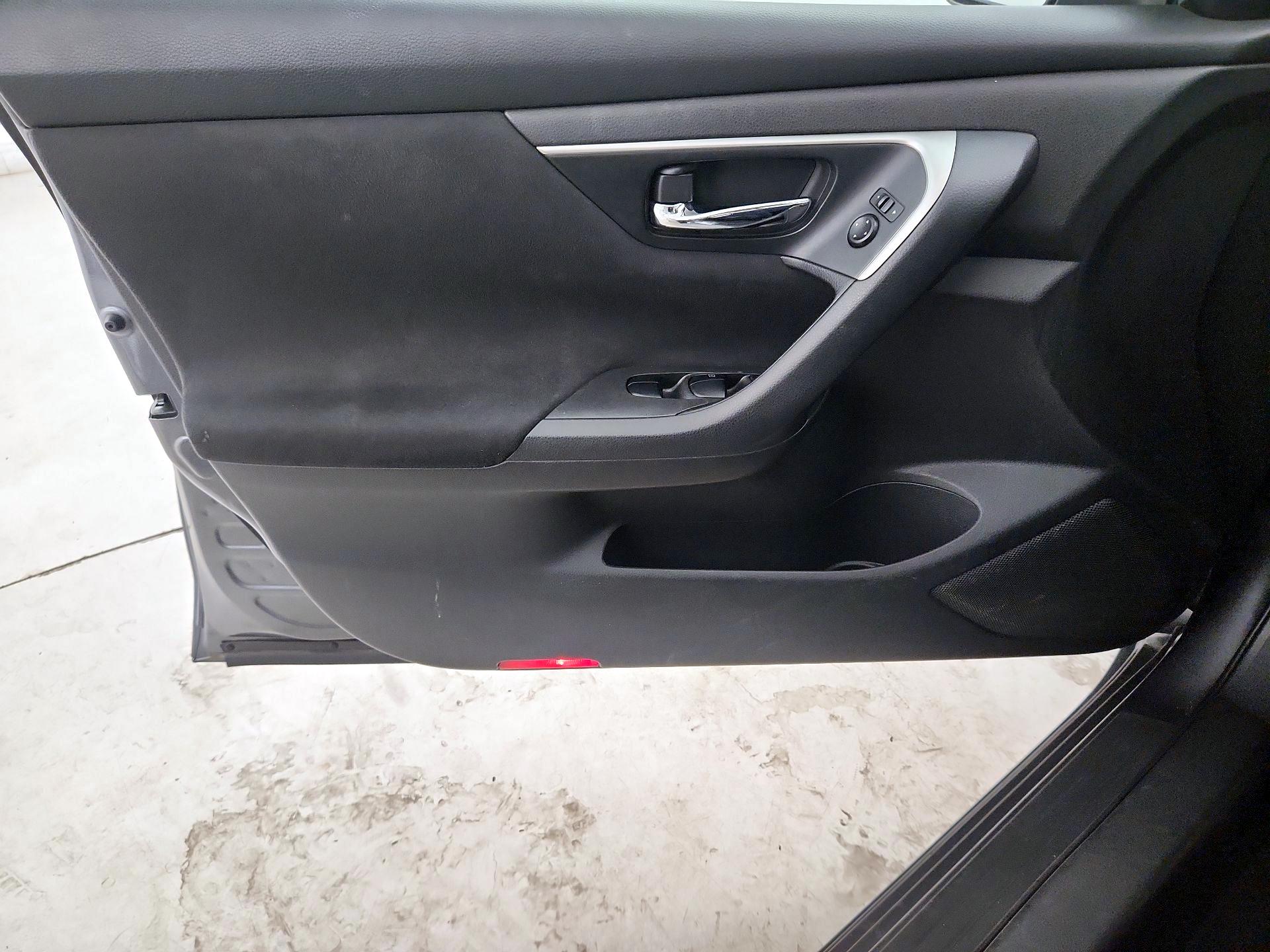 Thumbnail: 2015 Nissan Altima - 12