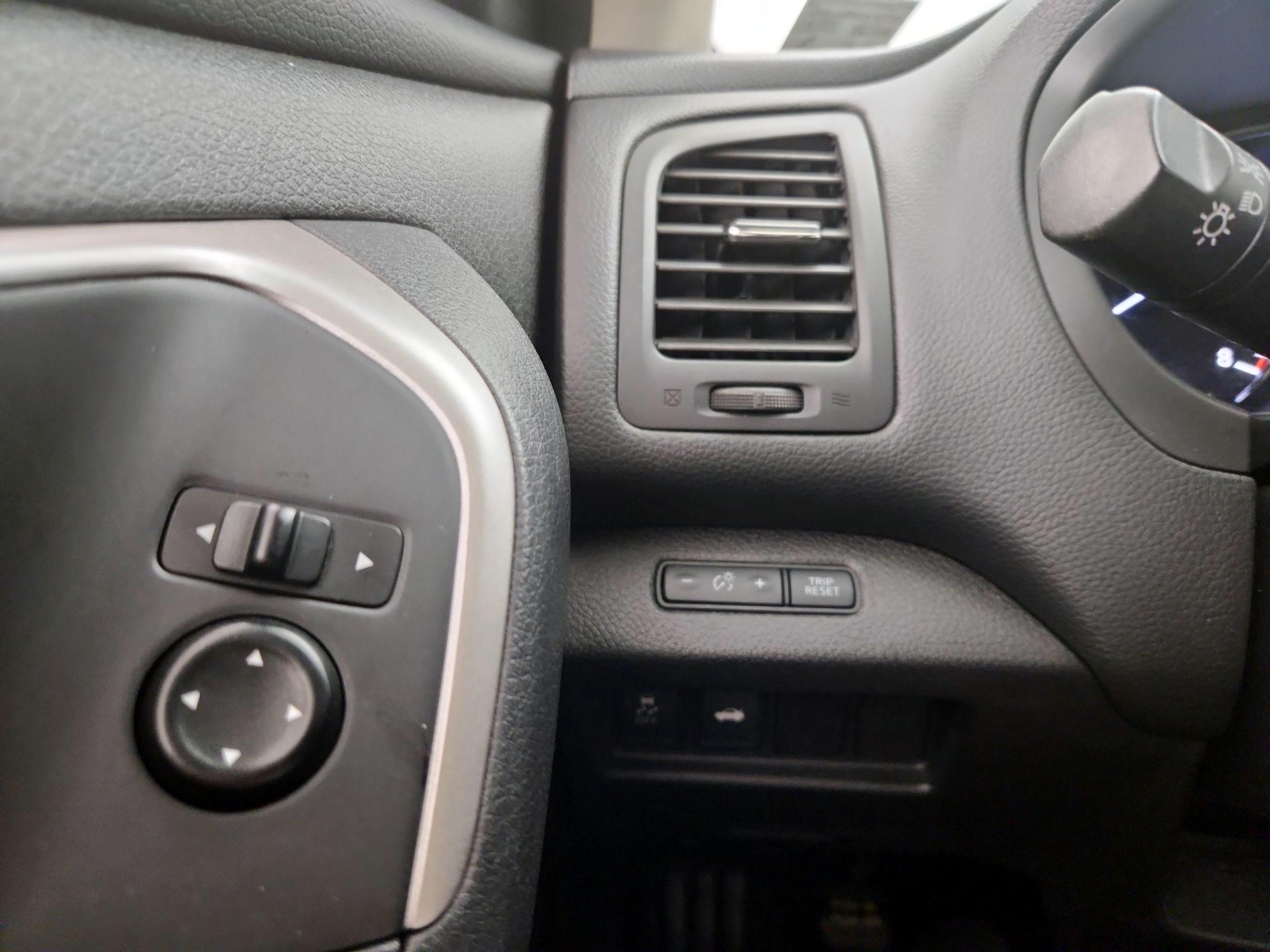 Thumbnail: 2015 Nissan Altima - 13