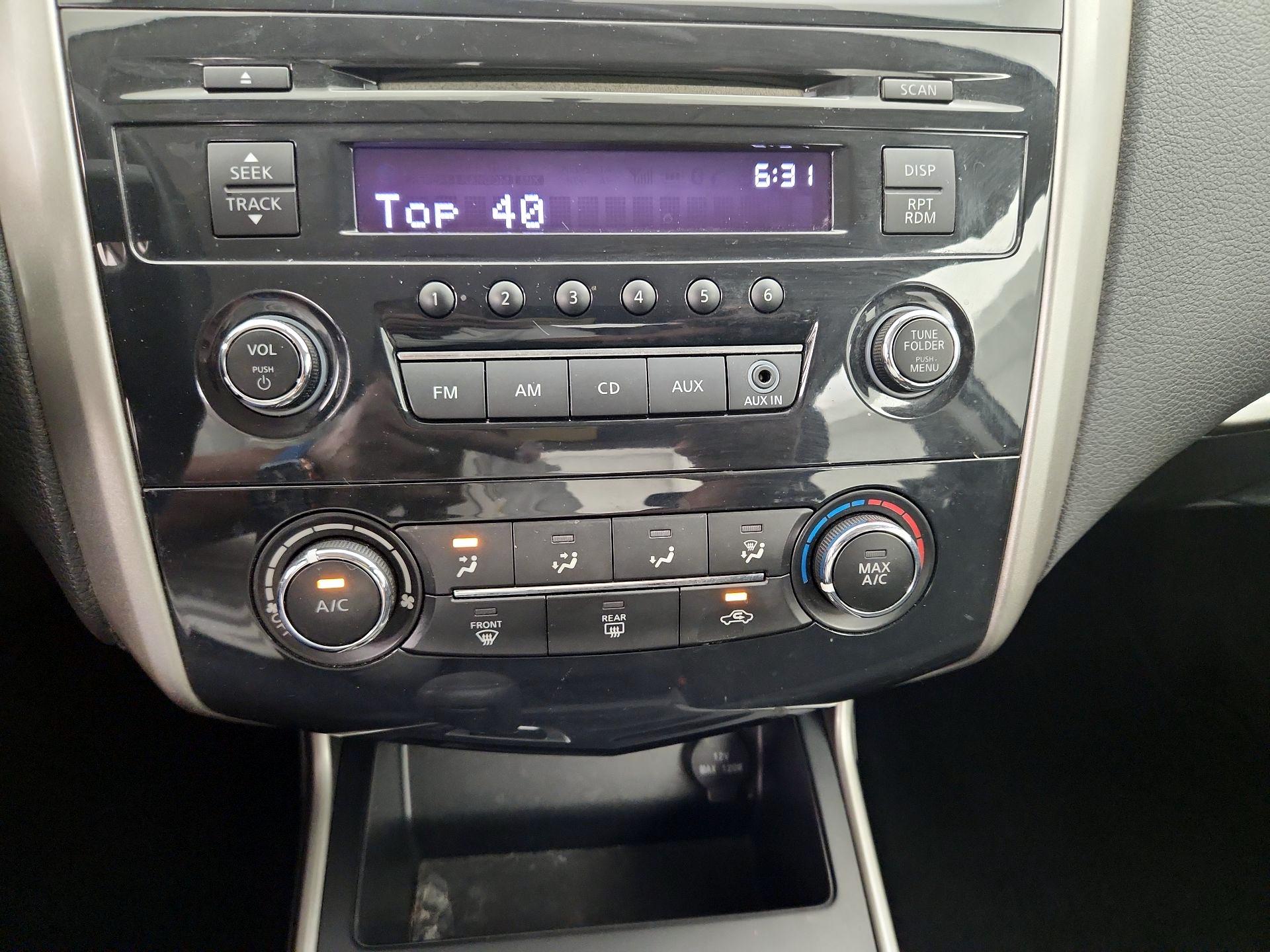 Thumbnail: 2015 Nissan Altima - 14