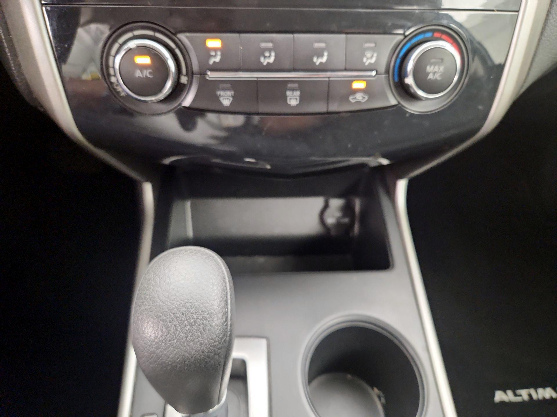 Thumbnail: 2015 Nissan Altima - 15