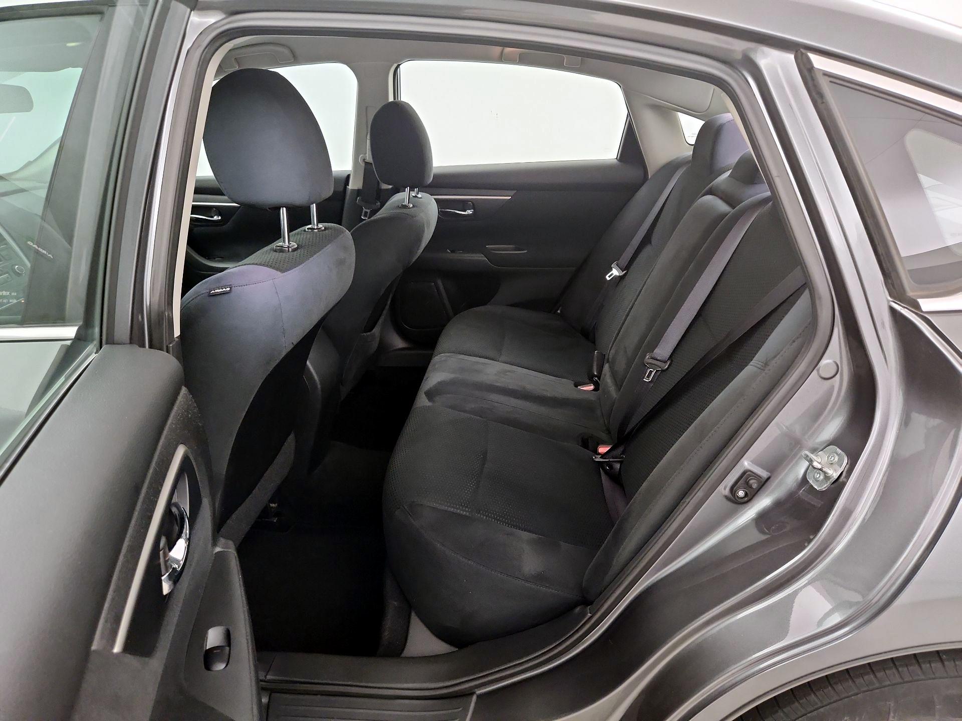 Thumbnail: 2015 Nissan Altima - 18