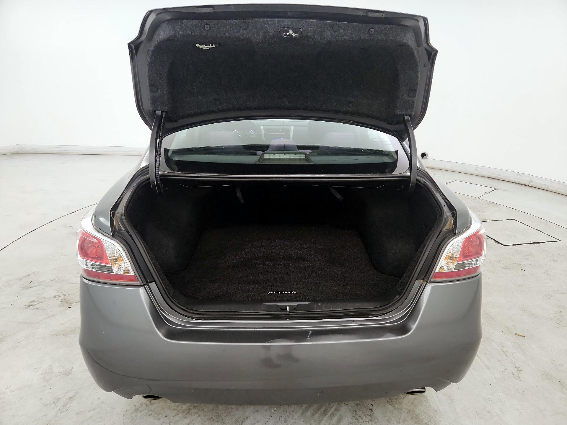 Thumbnail: 2015 Nissan Altima - 19