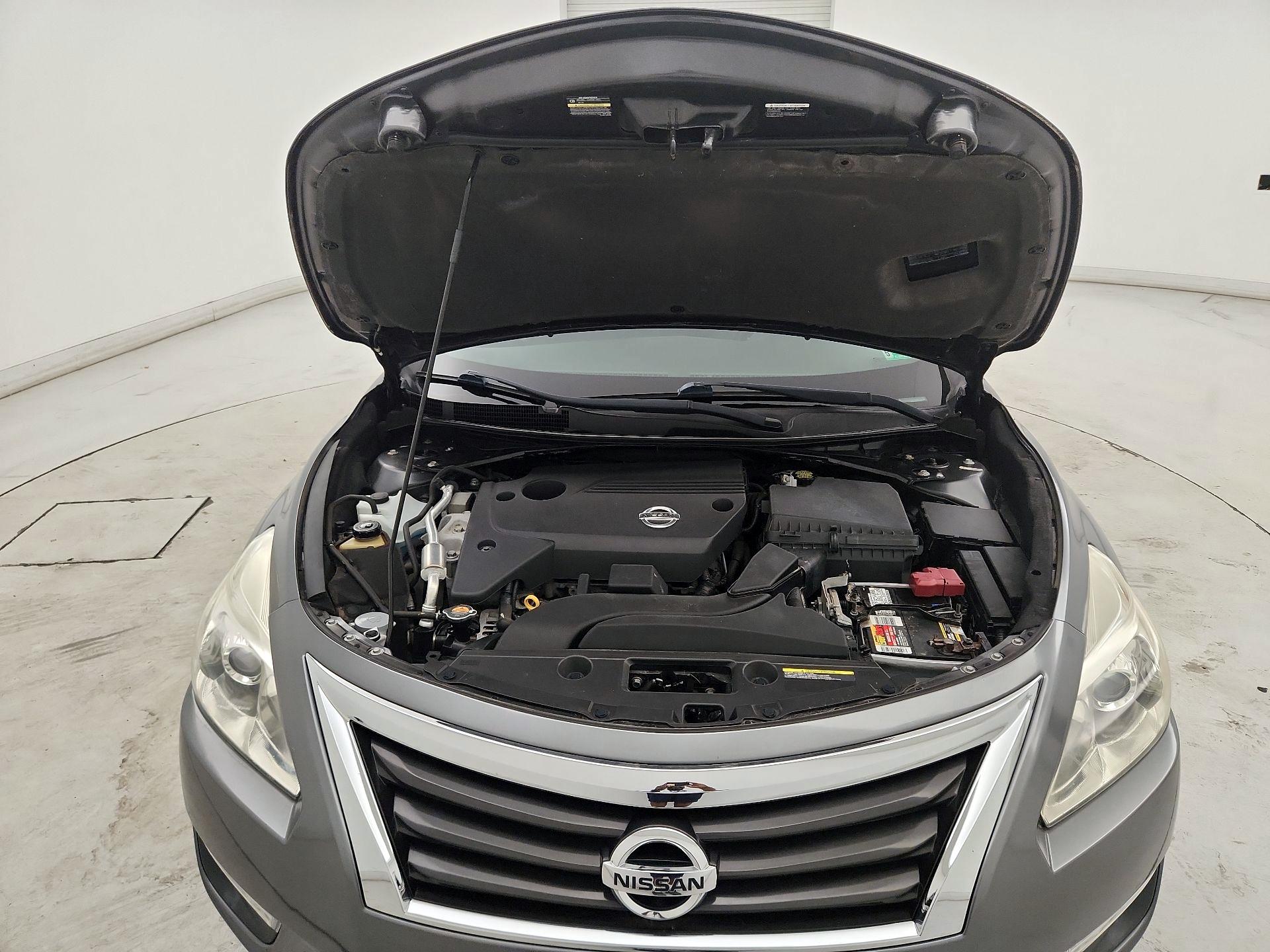 Thumbnail: 2015 Nissan Altima - 20