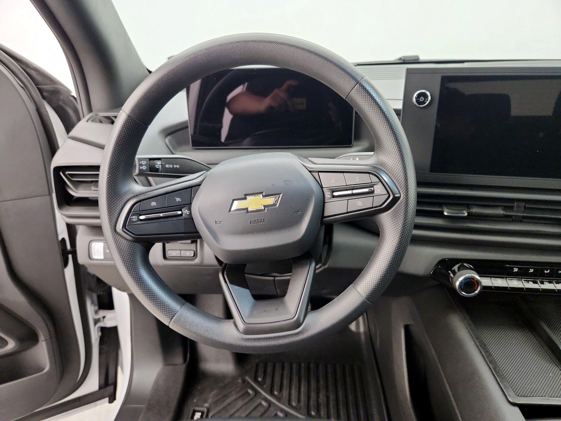 Thumbnail: 2024 Chevrolet Silverado EV - 10
