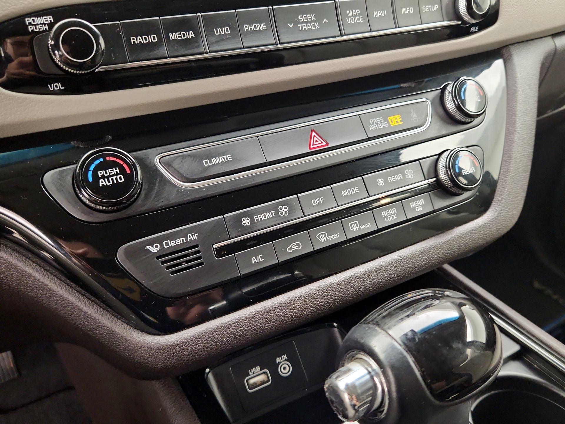 Thumbnail: 2016 Kia Sedona - 17