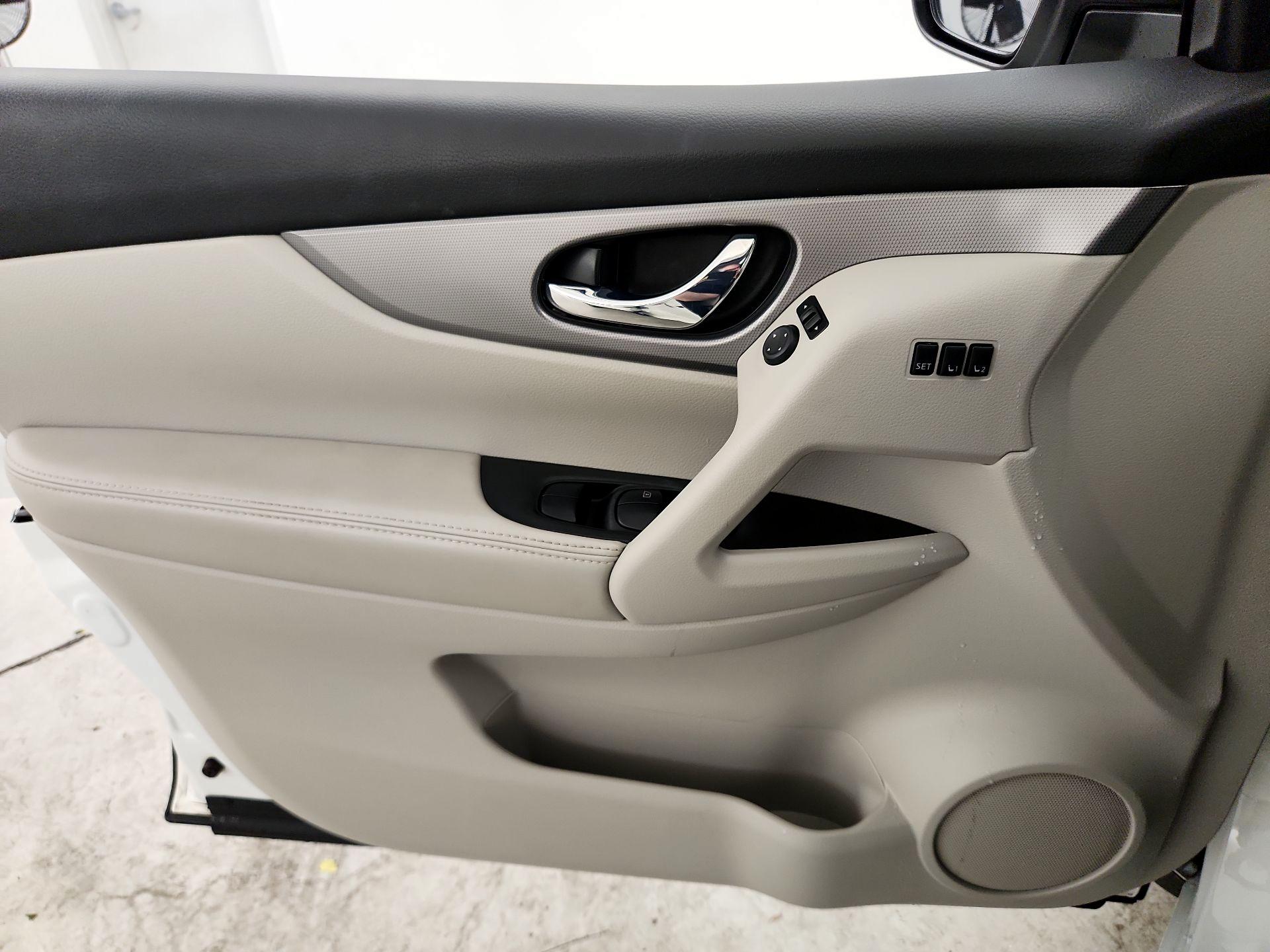 Thumbnail: 2020 Nissan Rogue Sport - 12