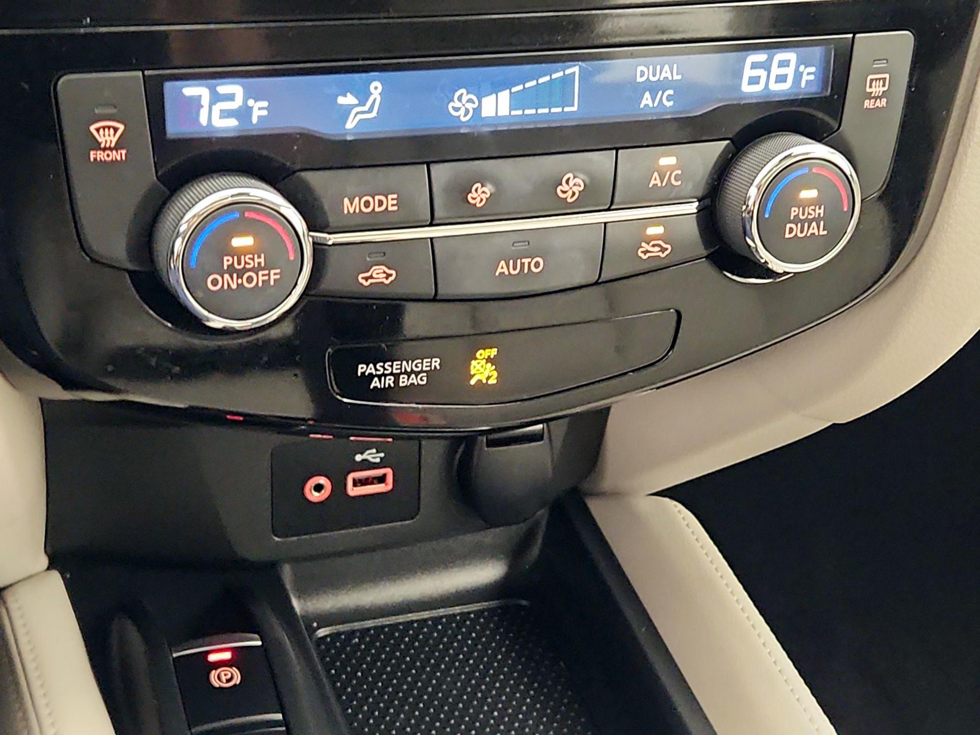 Thumbnail: 2020 Nissan Rogue Sport - 17