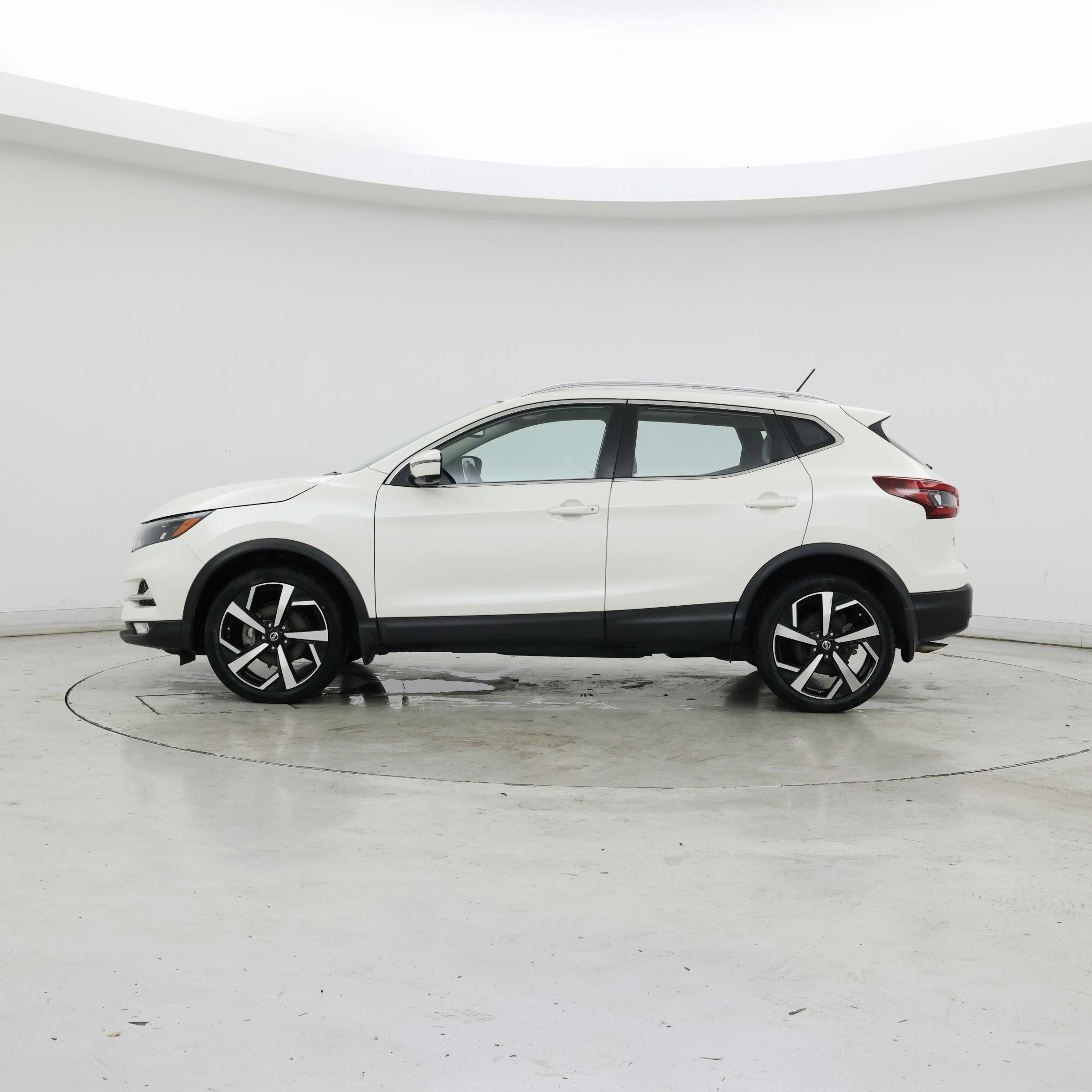 Thumbnail: 2020 Nissan Rogue Sport - 3
