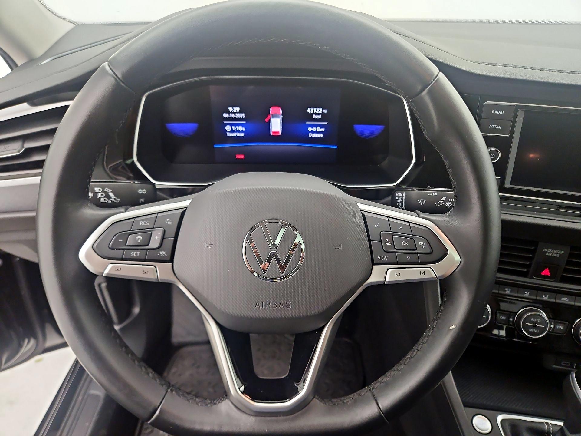 Thumbnail: 2023 Volkswagen Jetta - 10