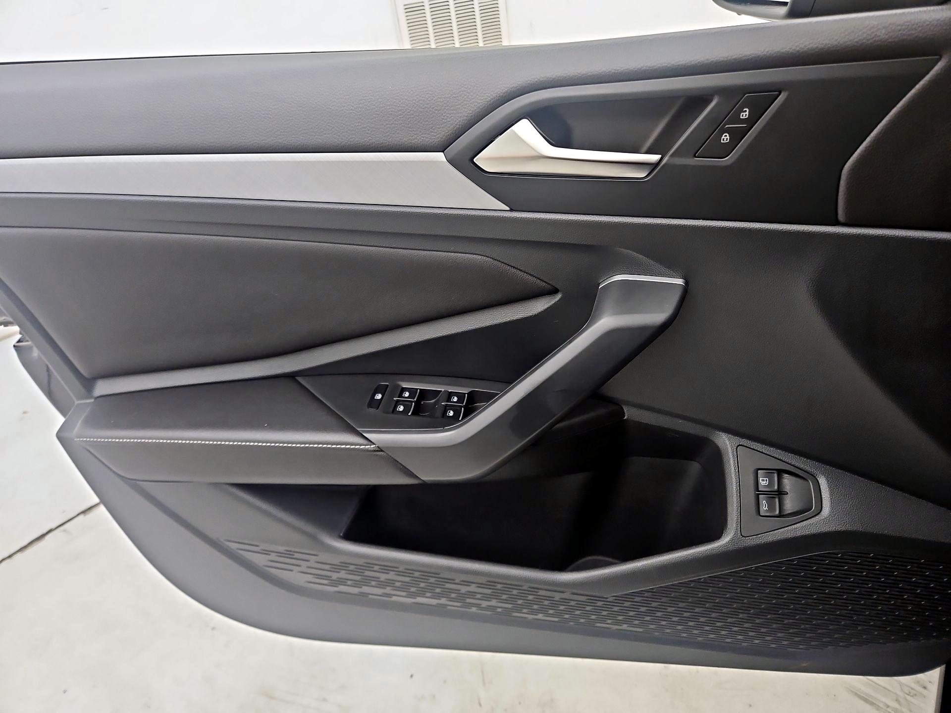 Thumbnail: 2023 Volkswagen Jetta - 12