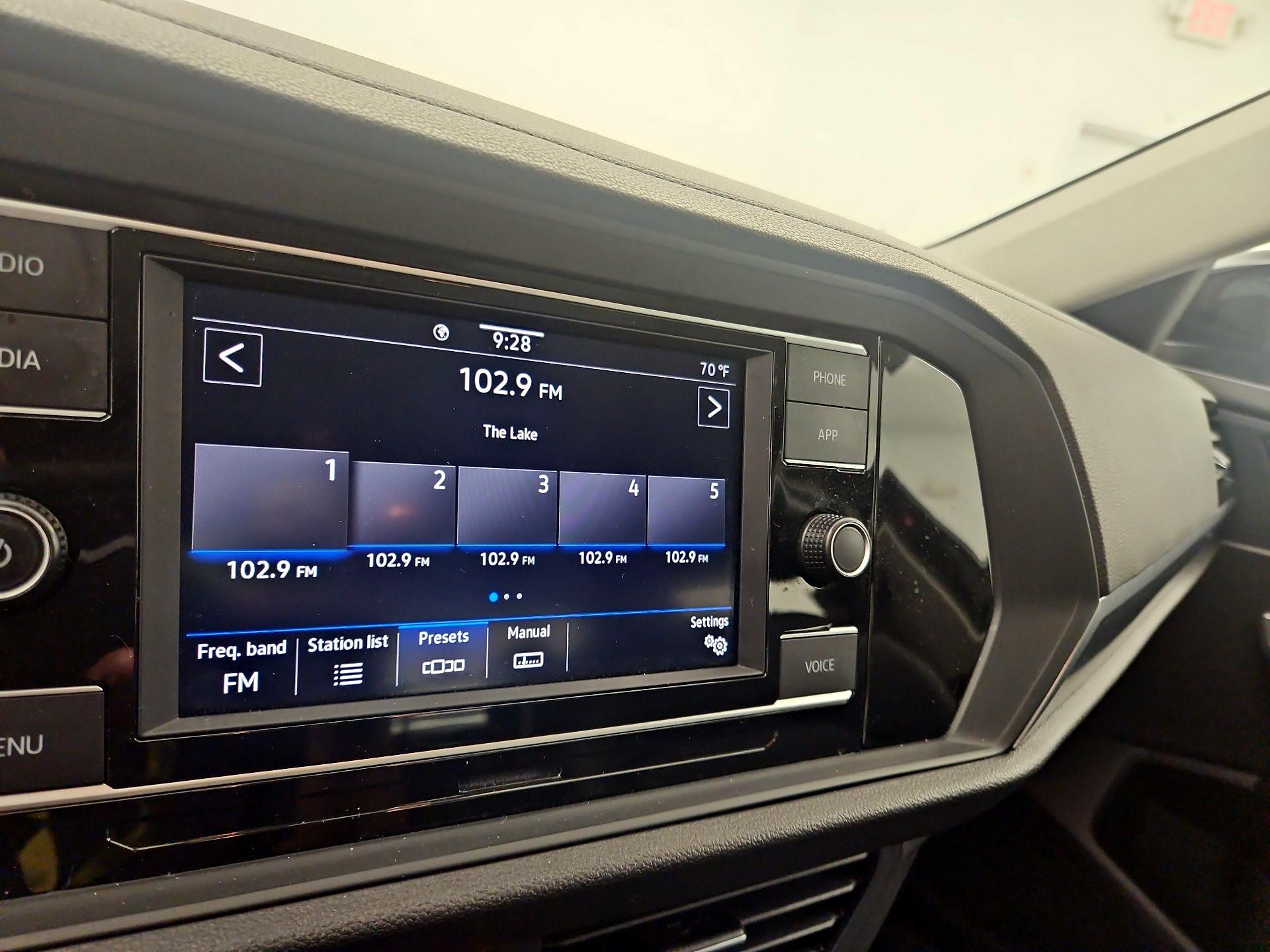 Thumbnail: 2023 Volkswagen Jetta - 15